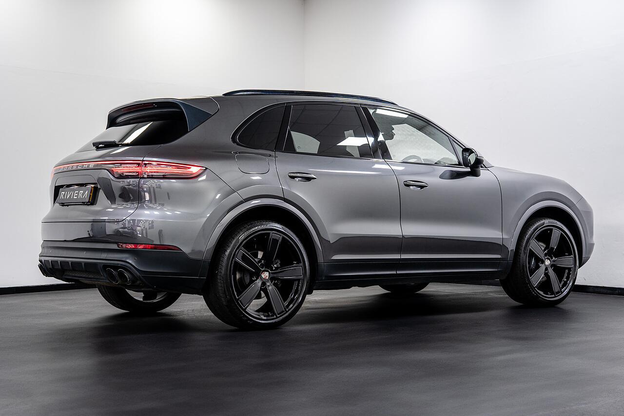 Porsche Cayenne view 33