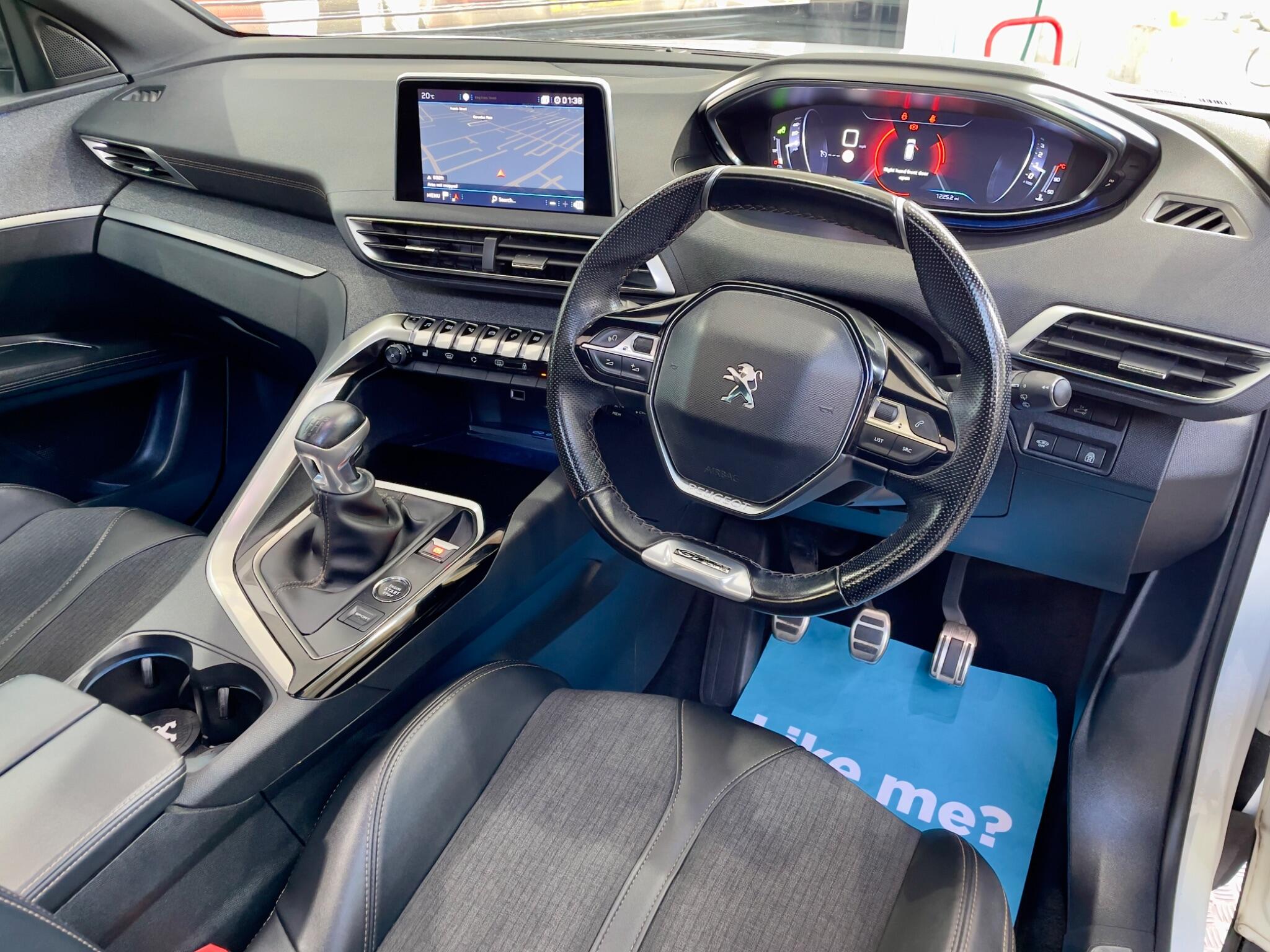 Peugeot 3008 view 6
