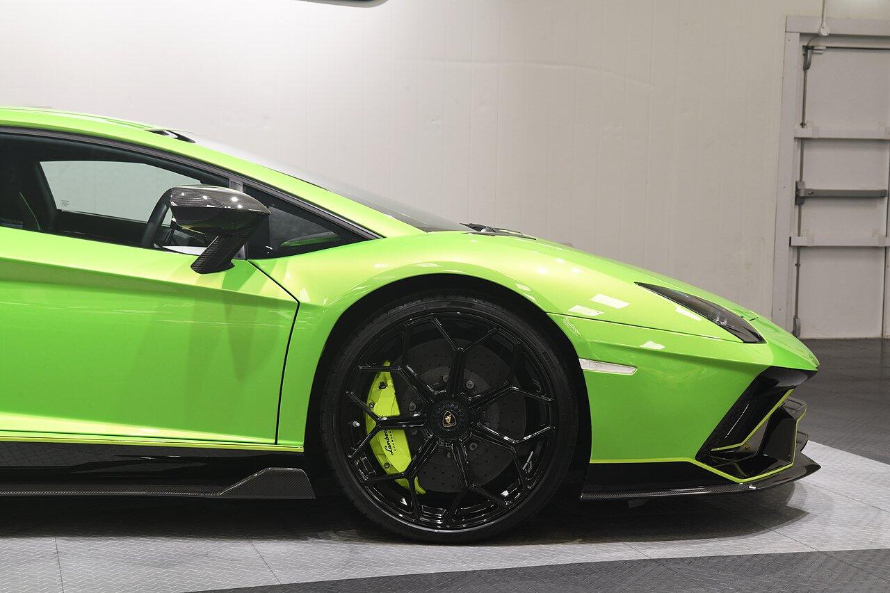 Lamborghini Aventador view 34