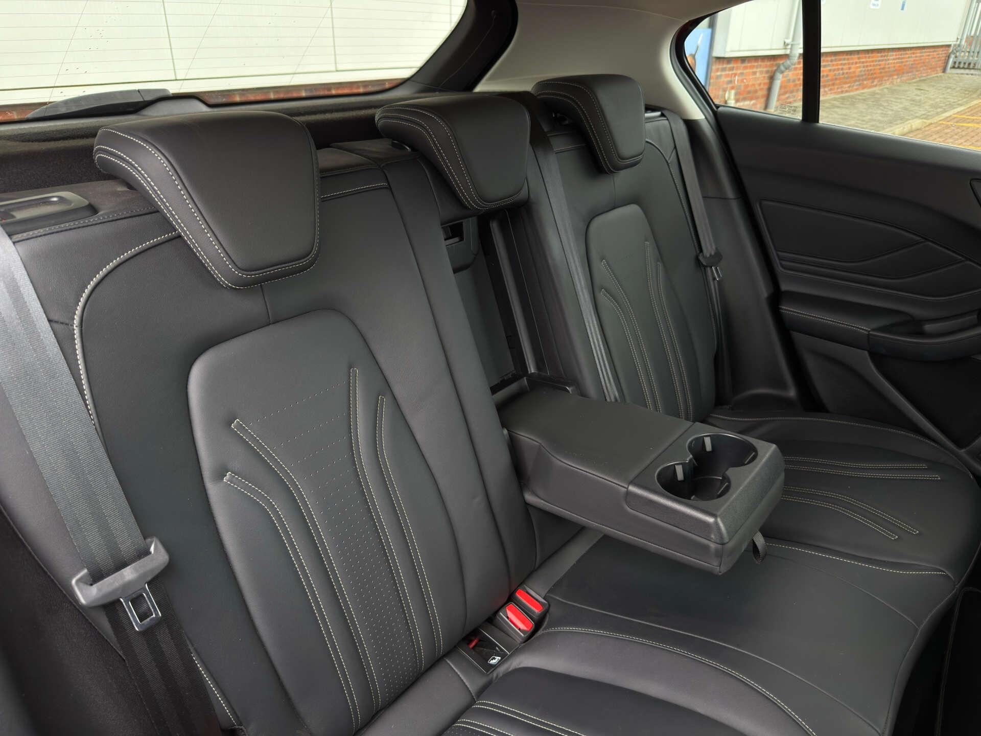Ford Focus view 14