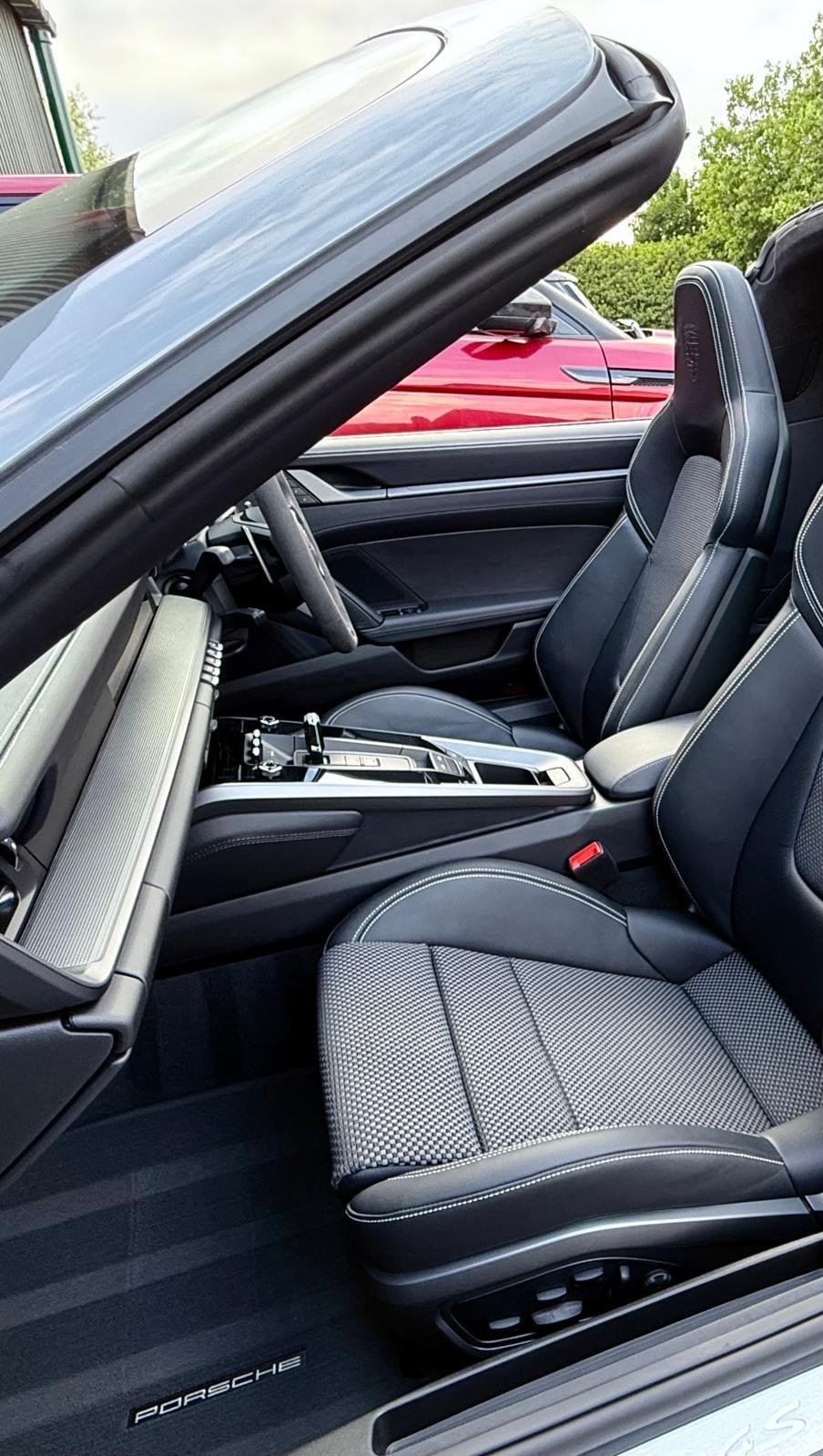 Porsche 911 view 75