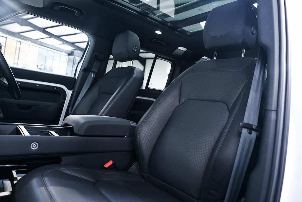 Land Rover Defender view 16