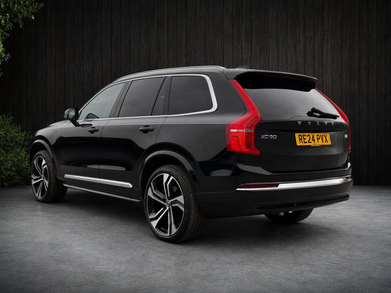 Volvo XC90 view 3