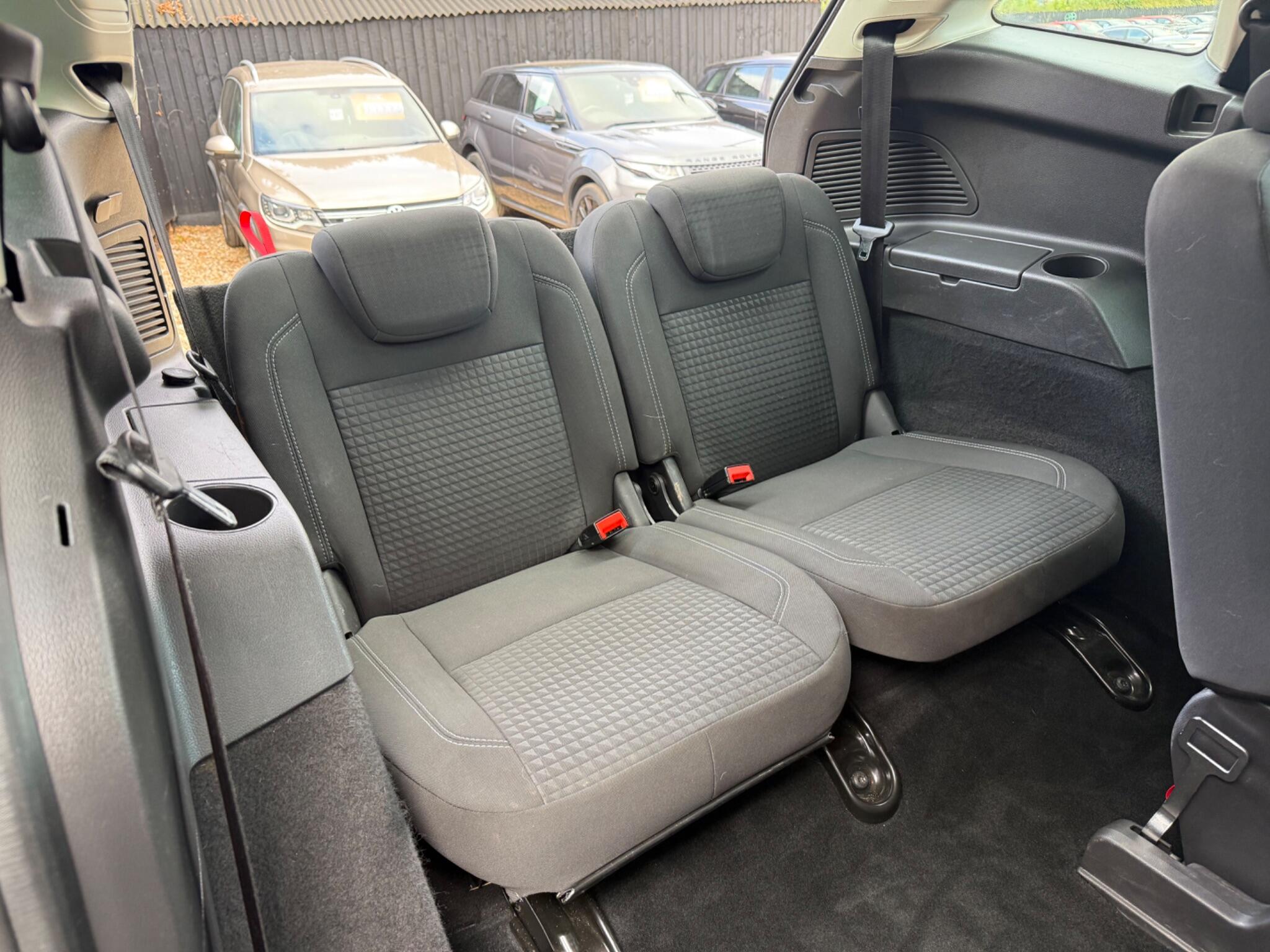 Ford Grand C-Max view 27