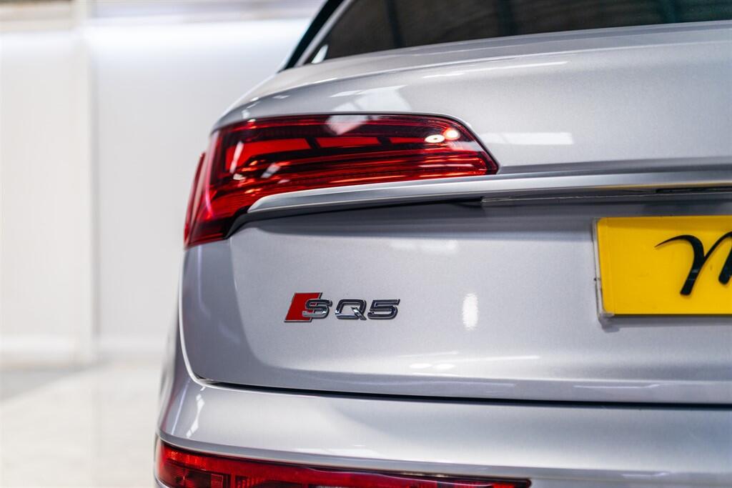 Audi SQ5 view 22
