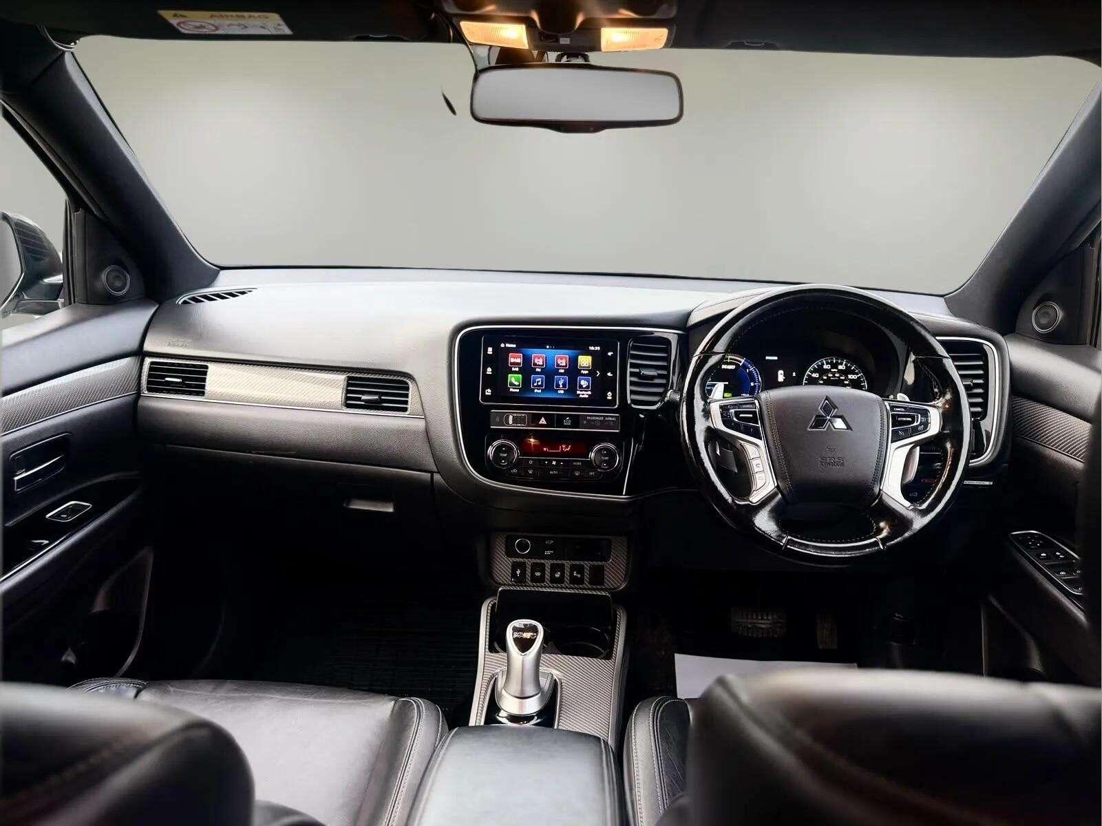 Mitsubishi Outlander view 5