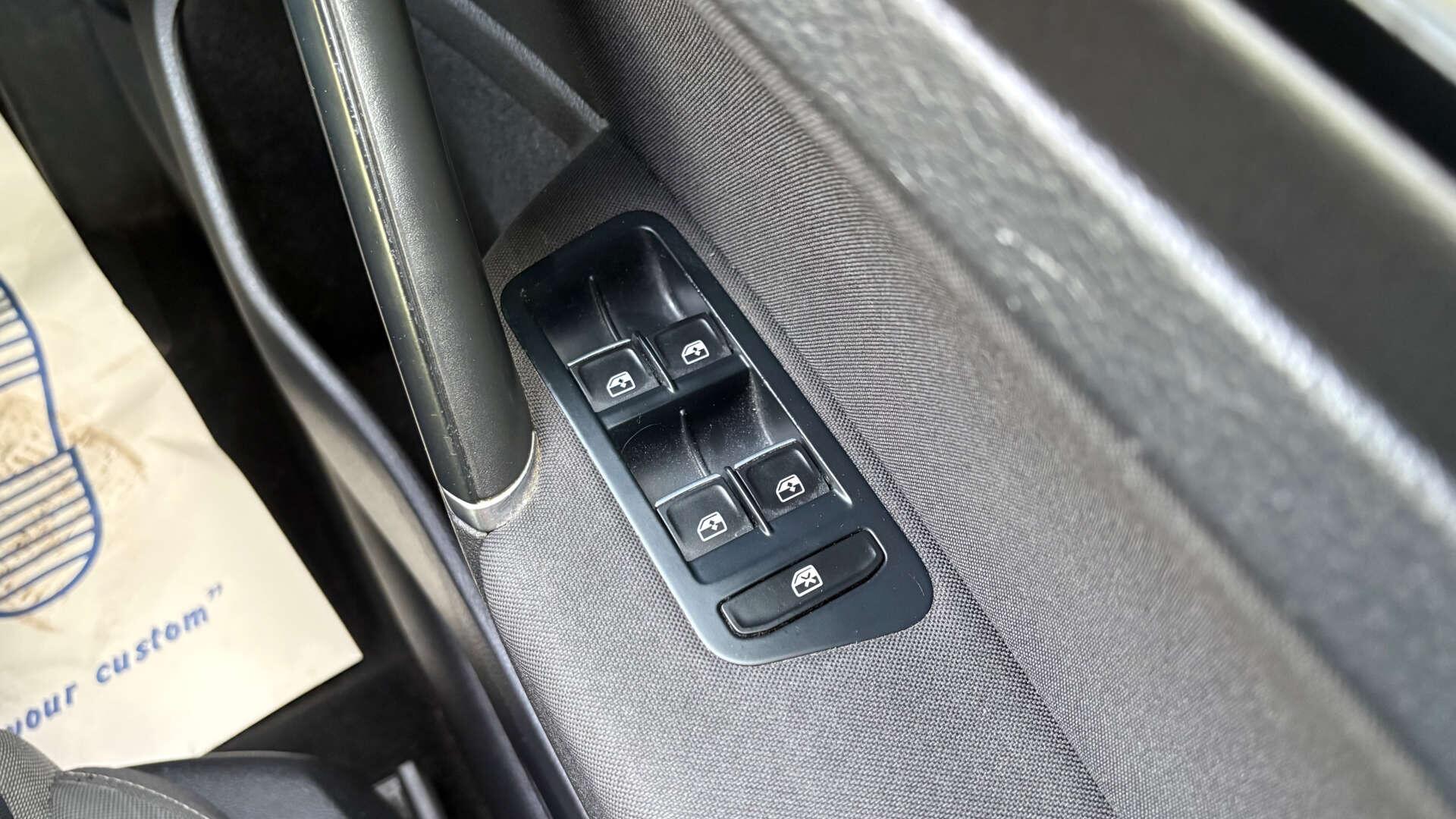Volkswagen Golf view 27