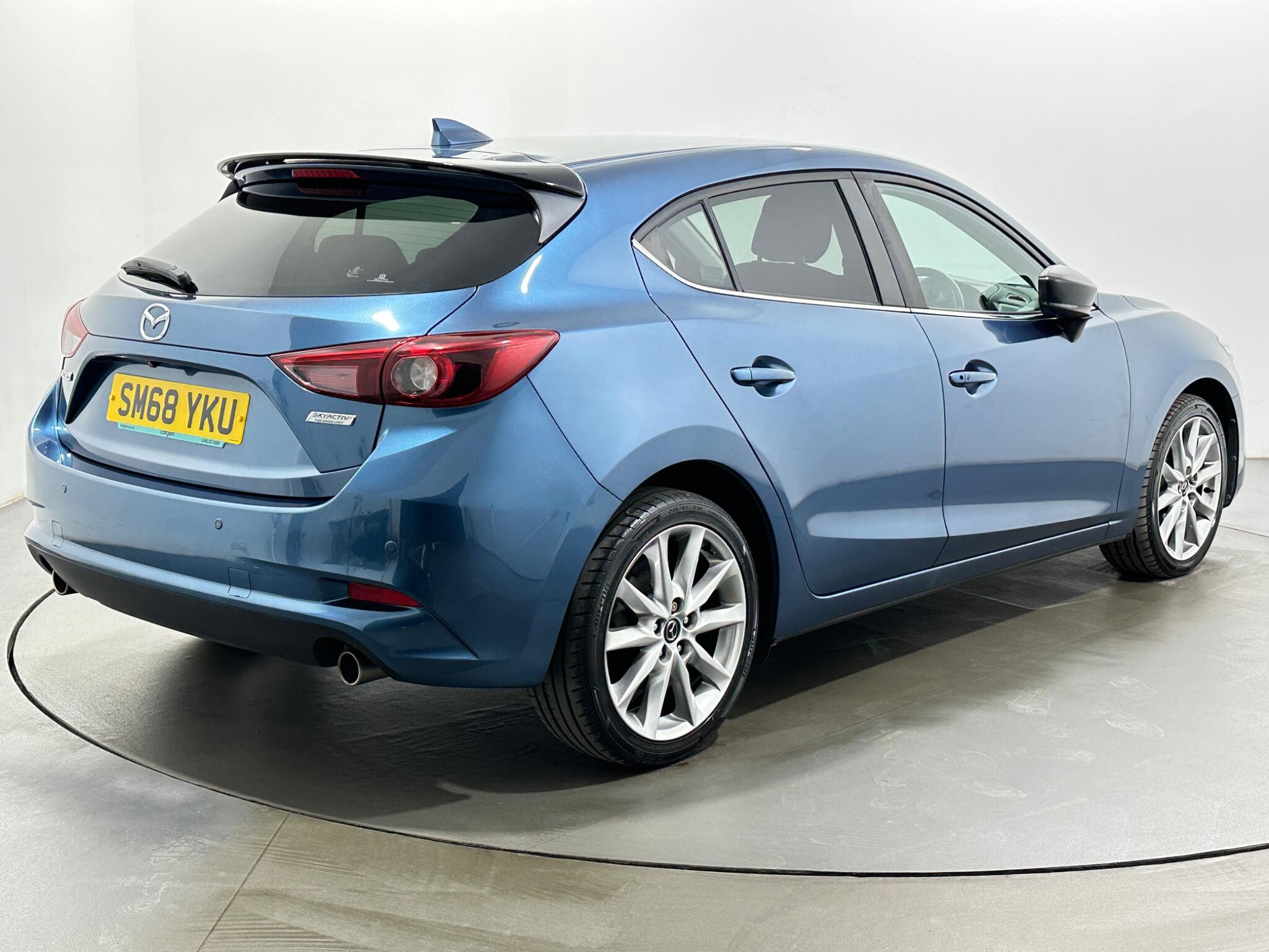 Mazda Mazda3 view 8