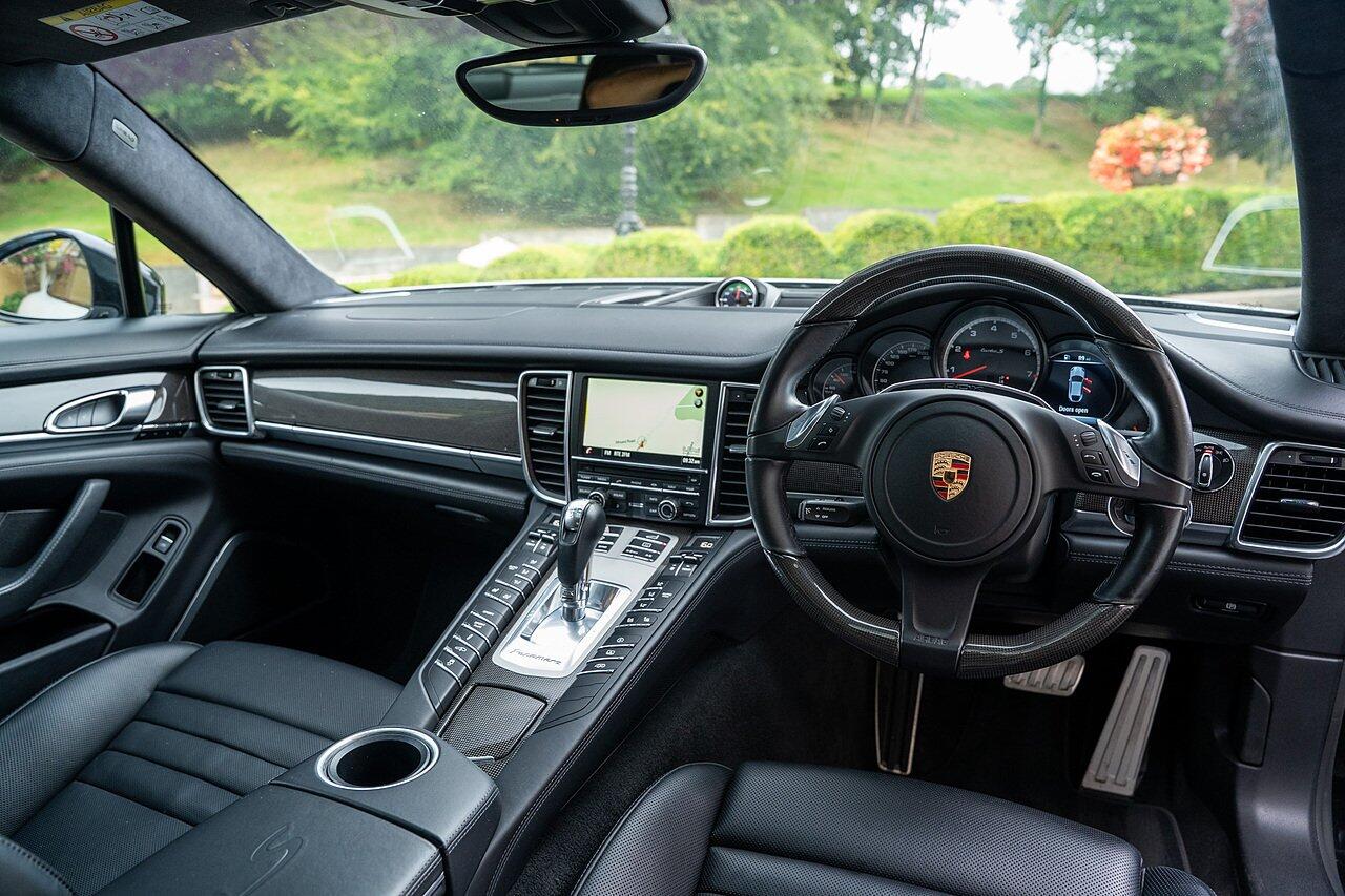 Porsche Panamera view 39