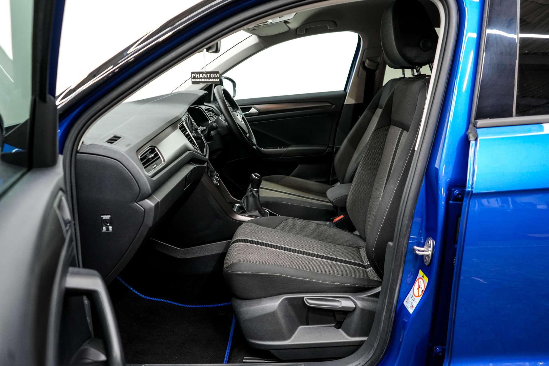 Volkswagen T-Roc view 16
