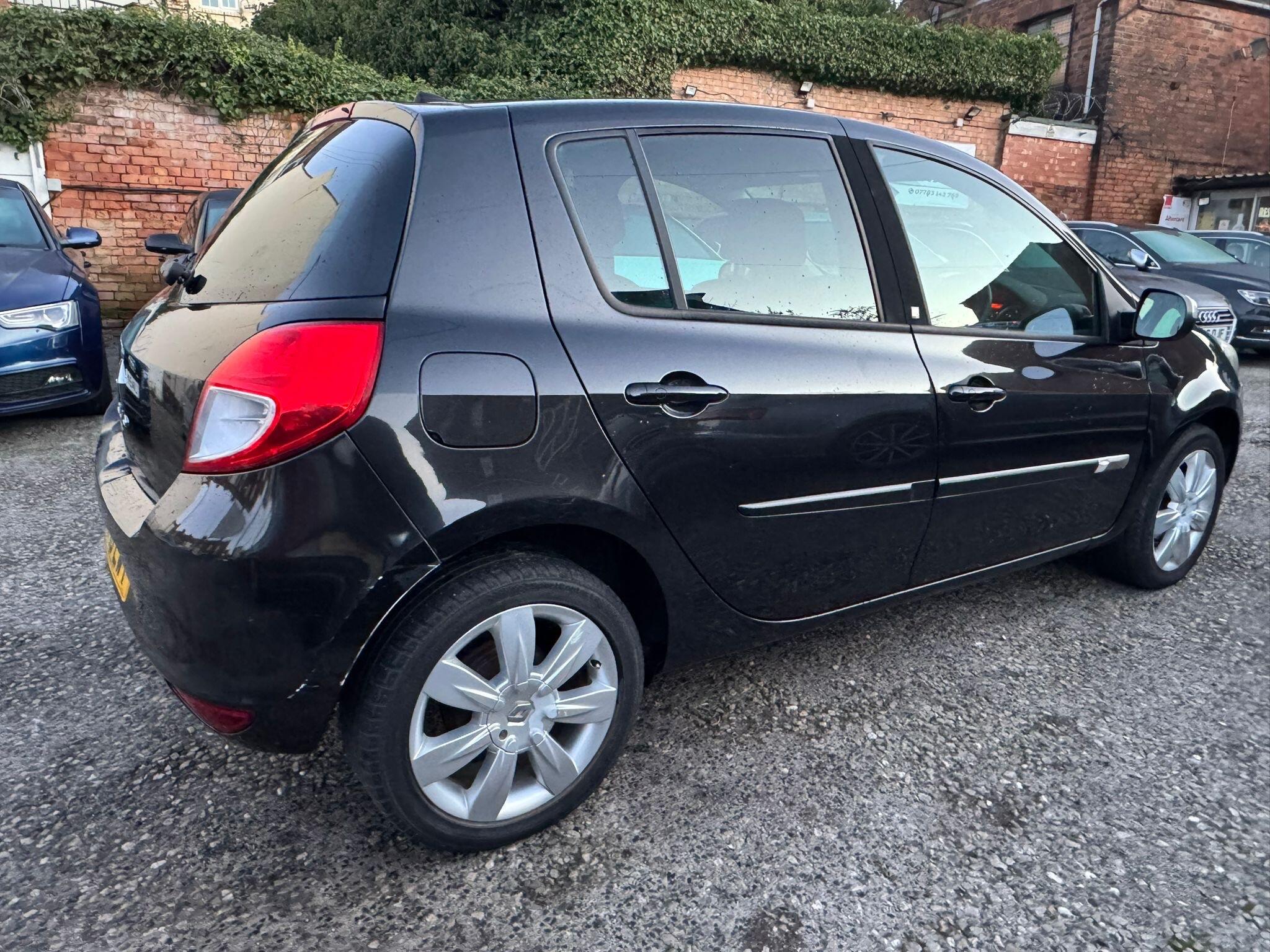 2010 Renault Clio image 9