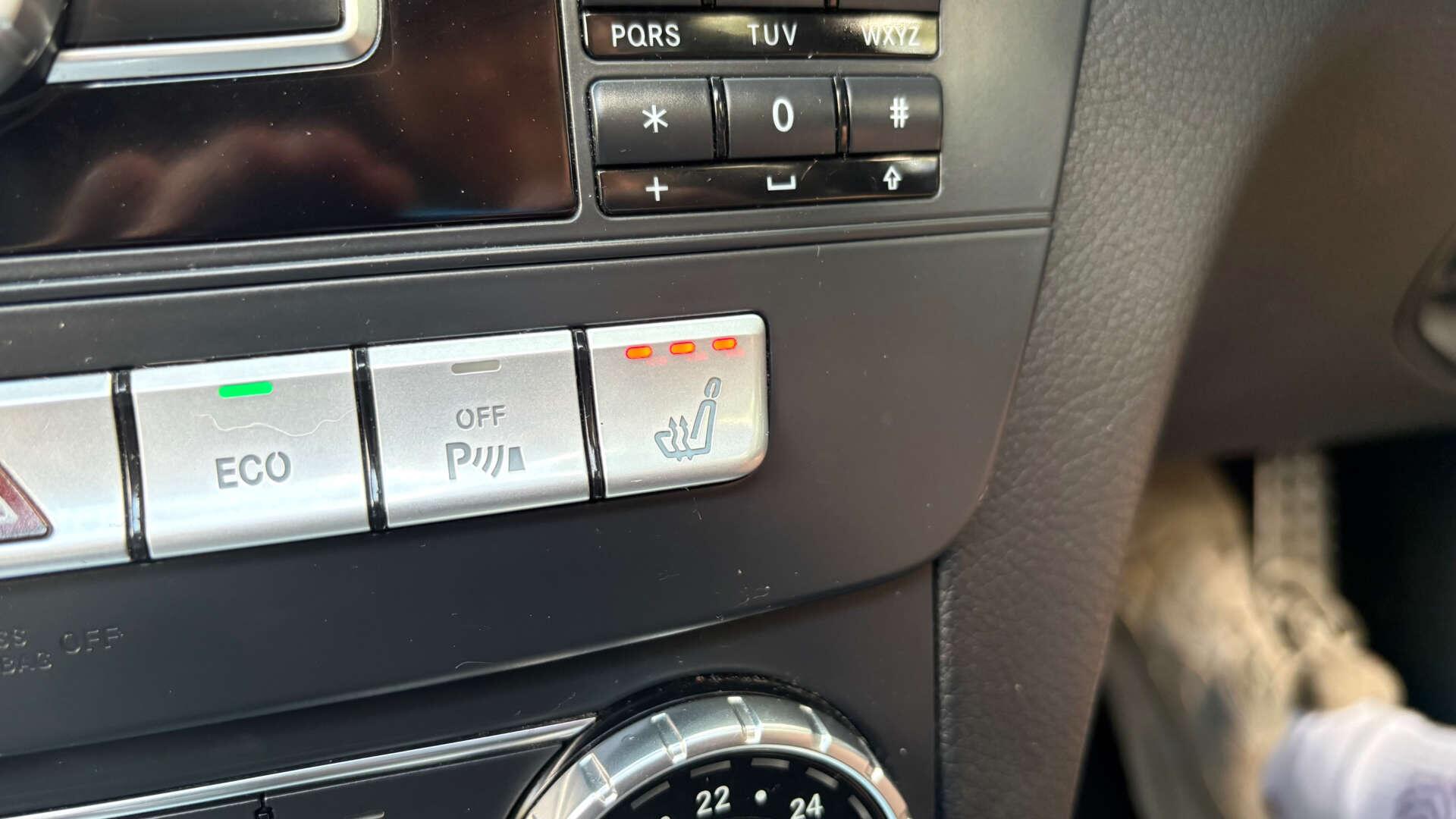 Mercedes-Benz C-Class view 29