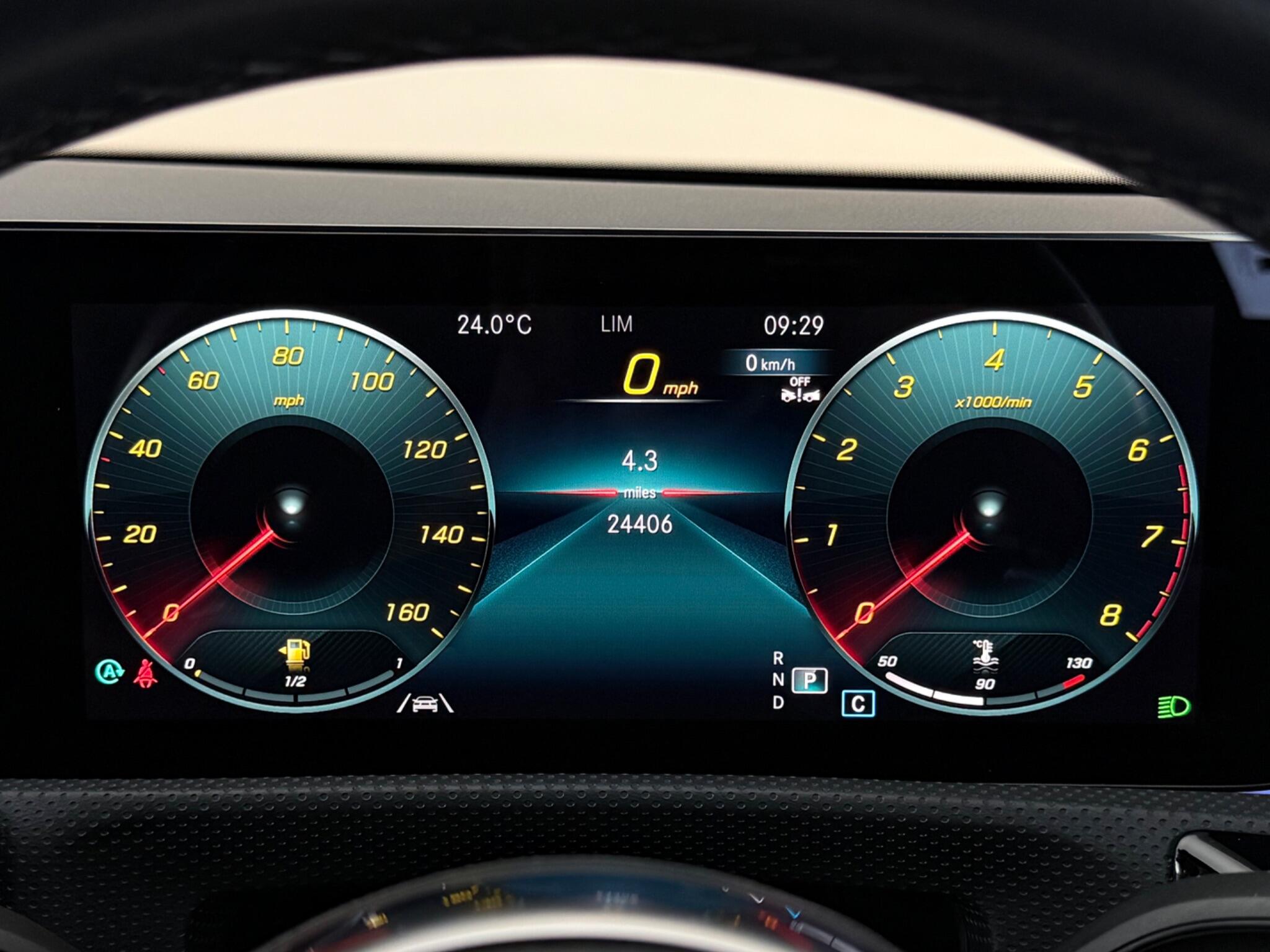 Mercedes-Benz CLA view 14
