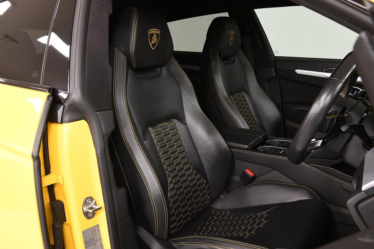 Lamborghini Urus view 4