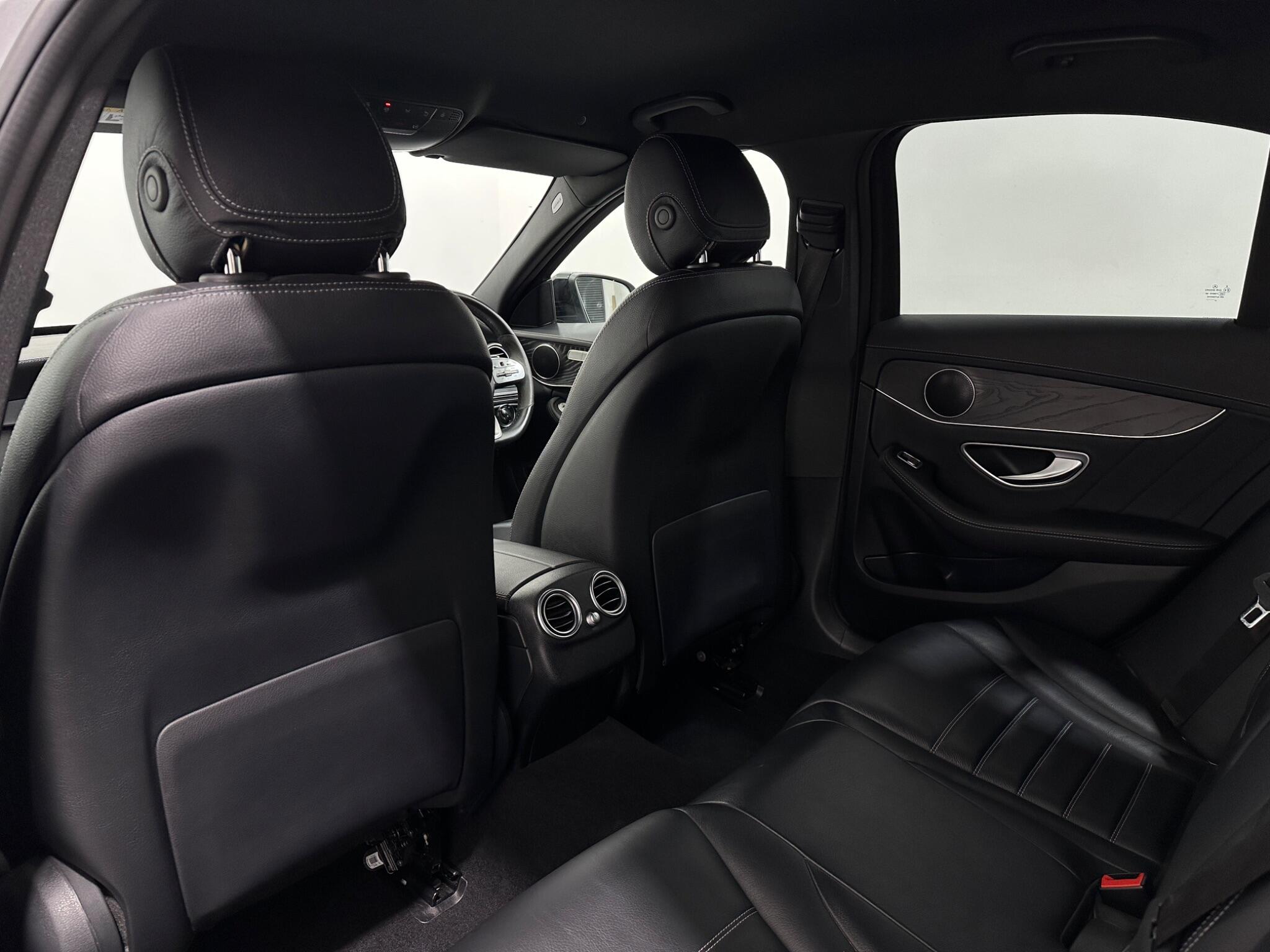 Mercedes-Benz C-Class view 40
