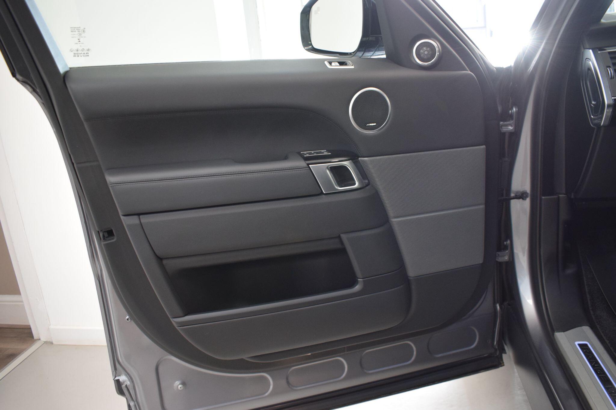 Land Rover Range Rover Sport view 19