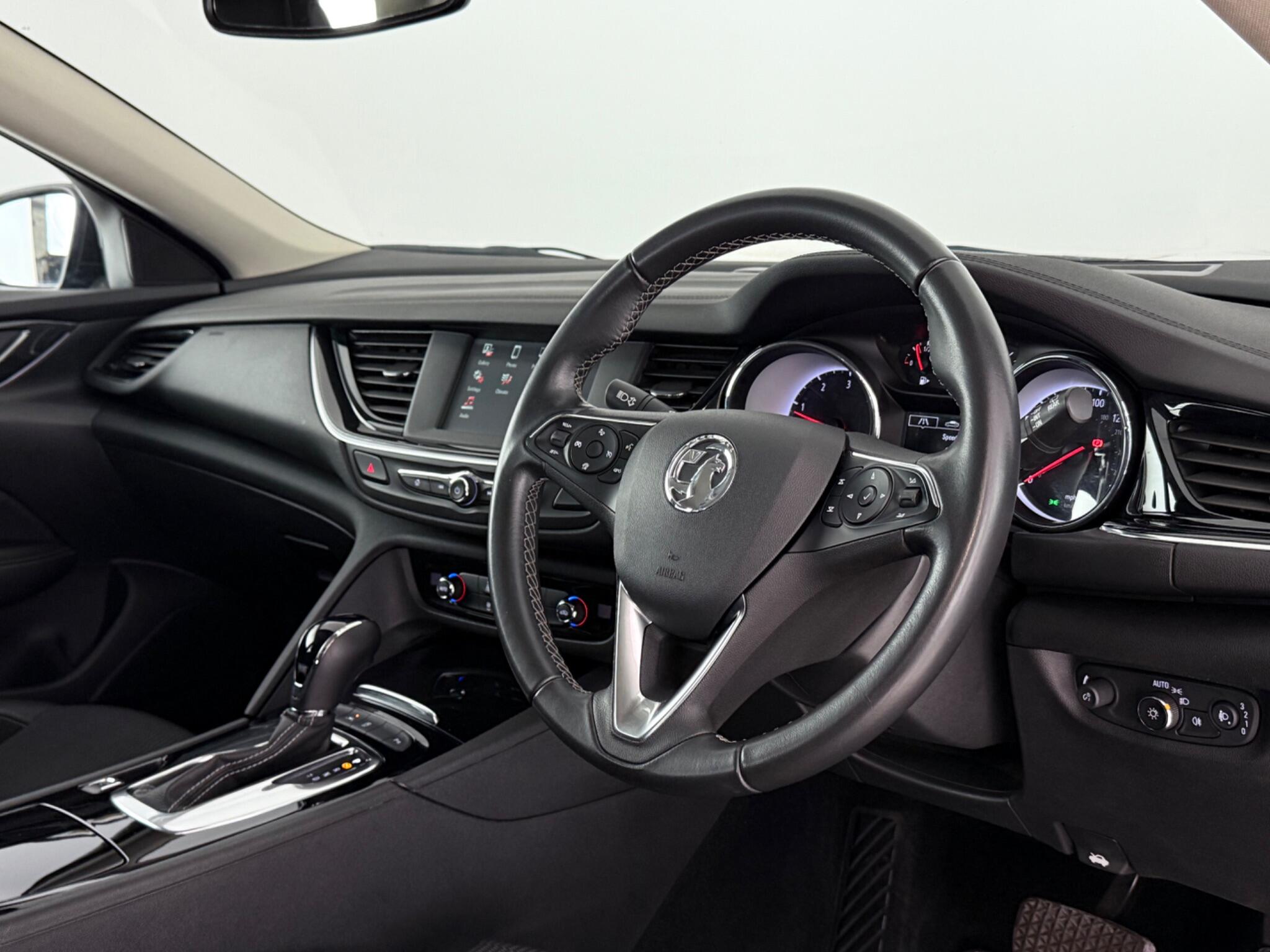 Vauxhall Insignia view 3