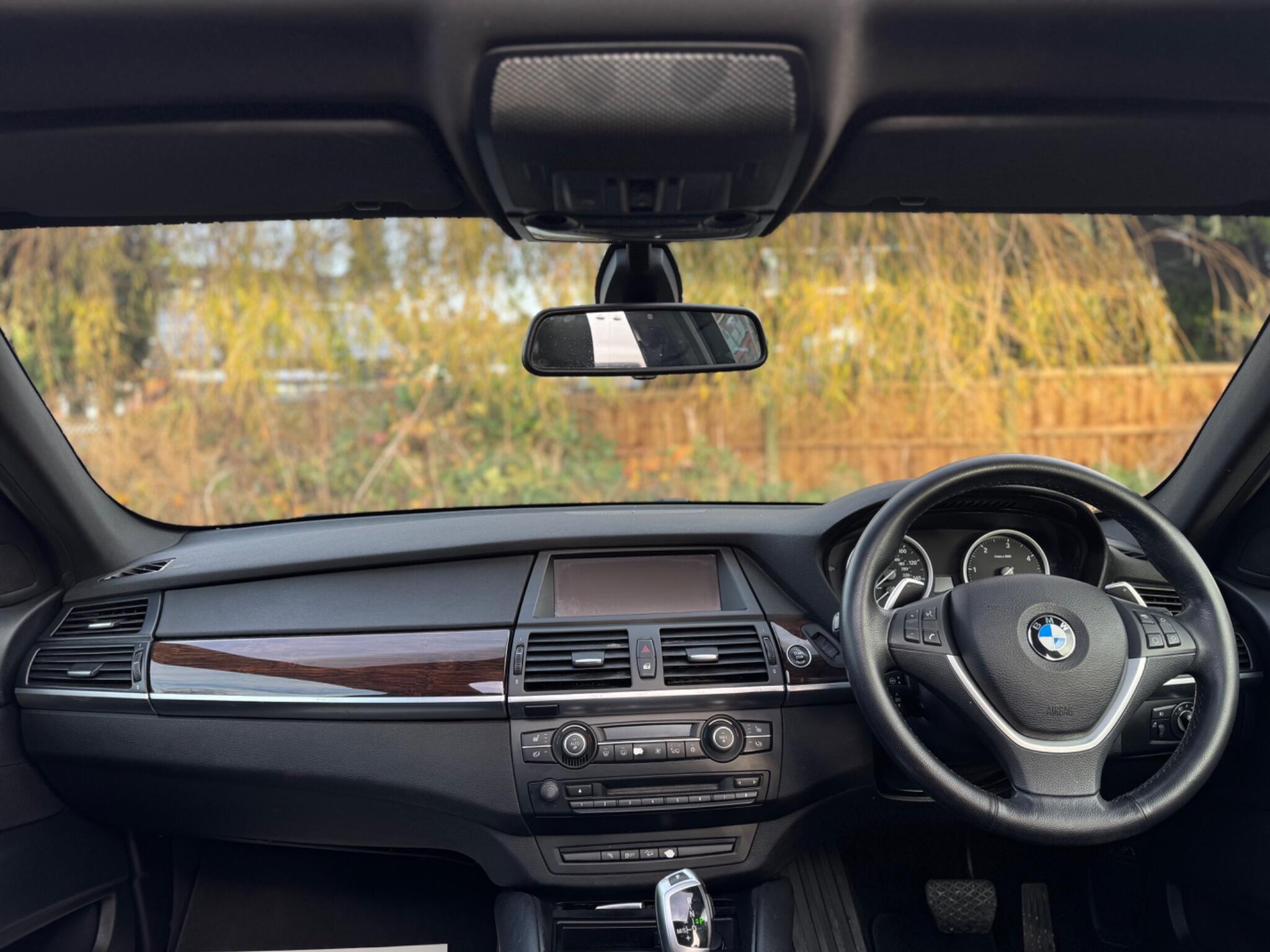 BMW X6 view 17