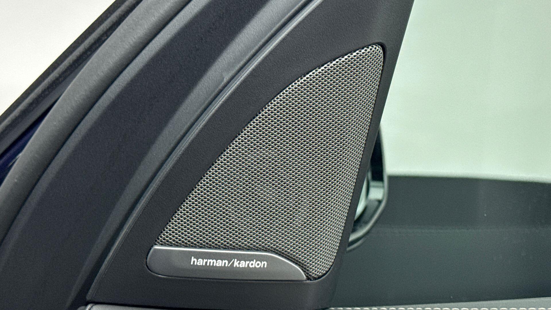 BMW X7 view 24