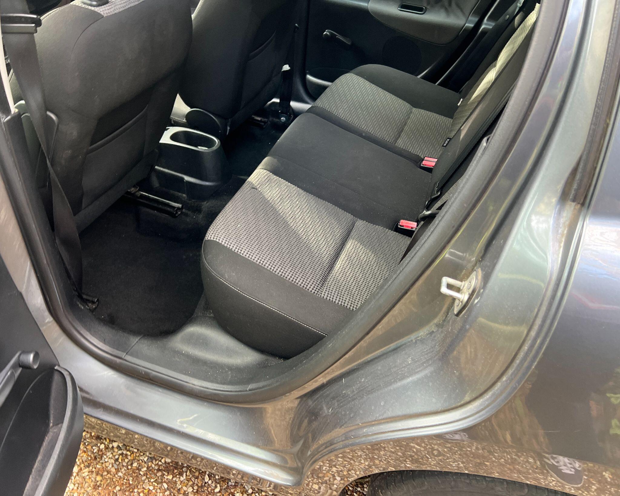 Peugeot 207 view 8