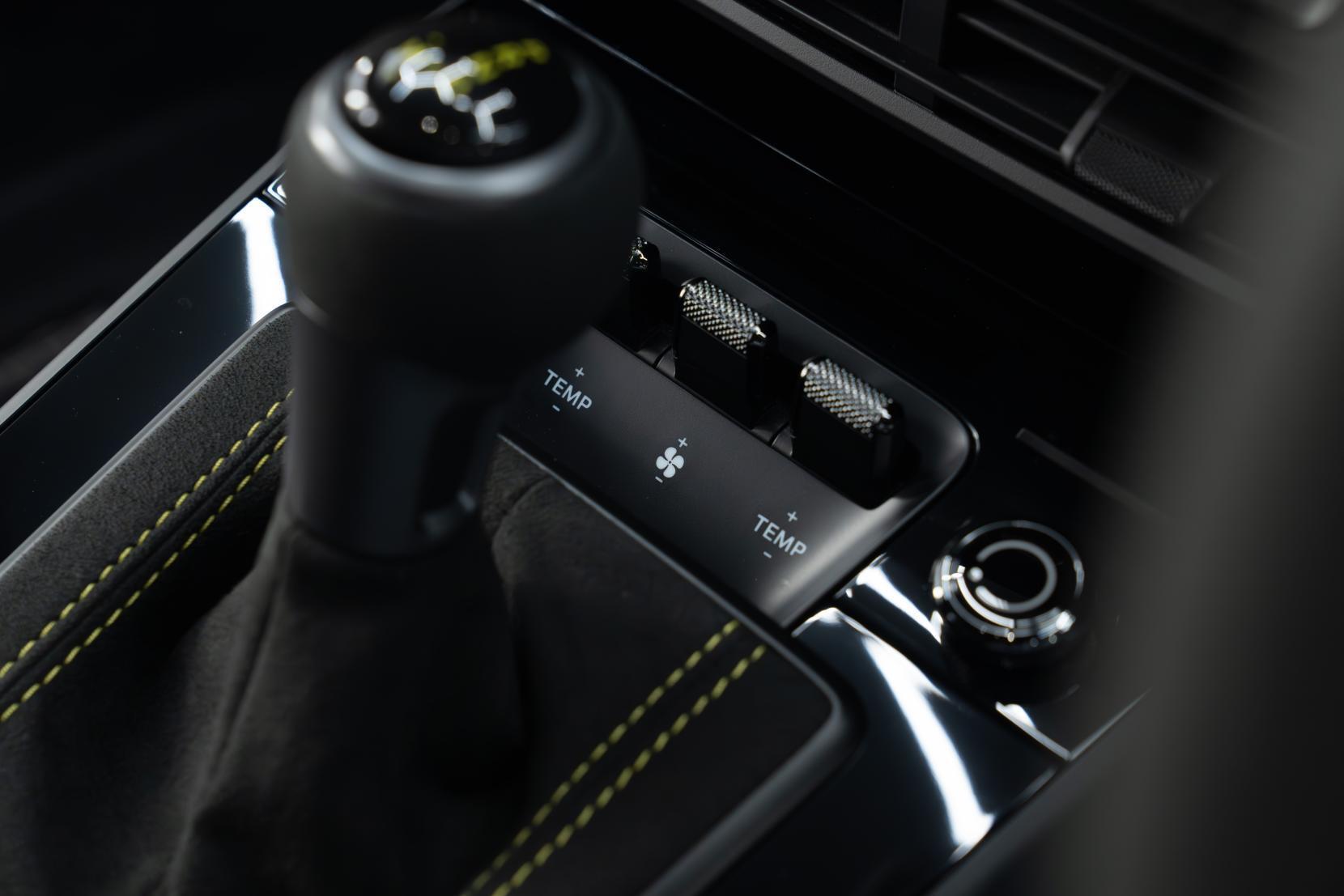 Porsche 911 view 16