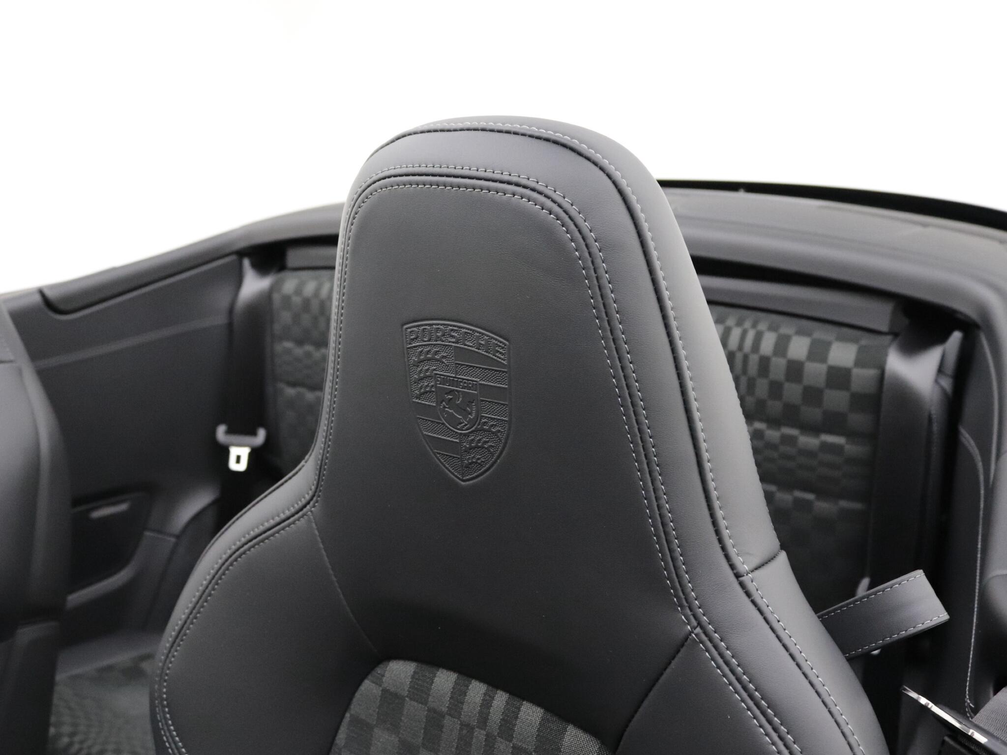 Porsche 911 view 15