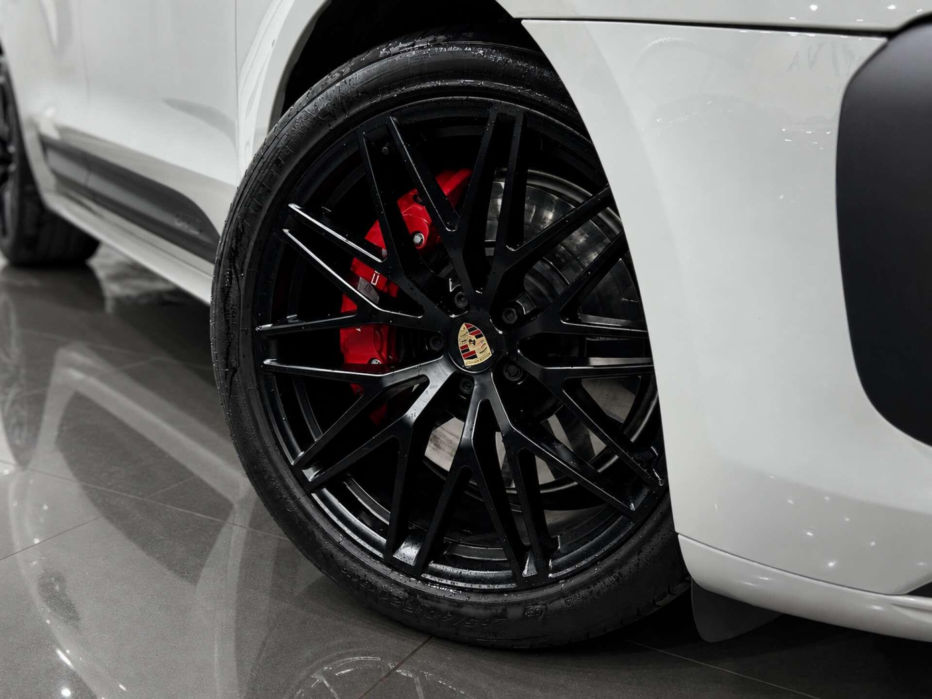 Porsche Macan view 9