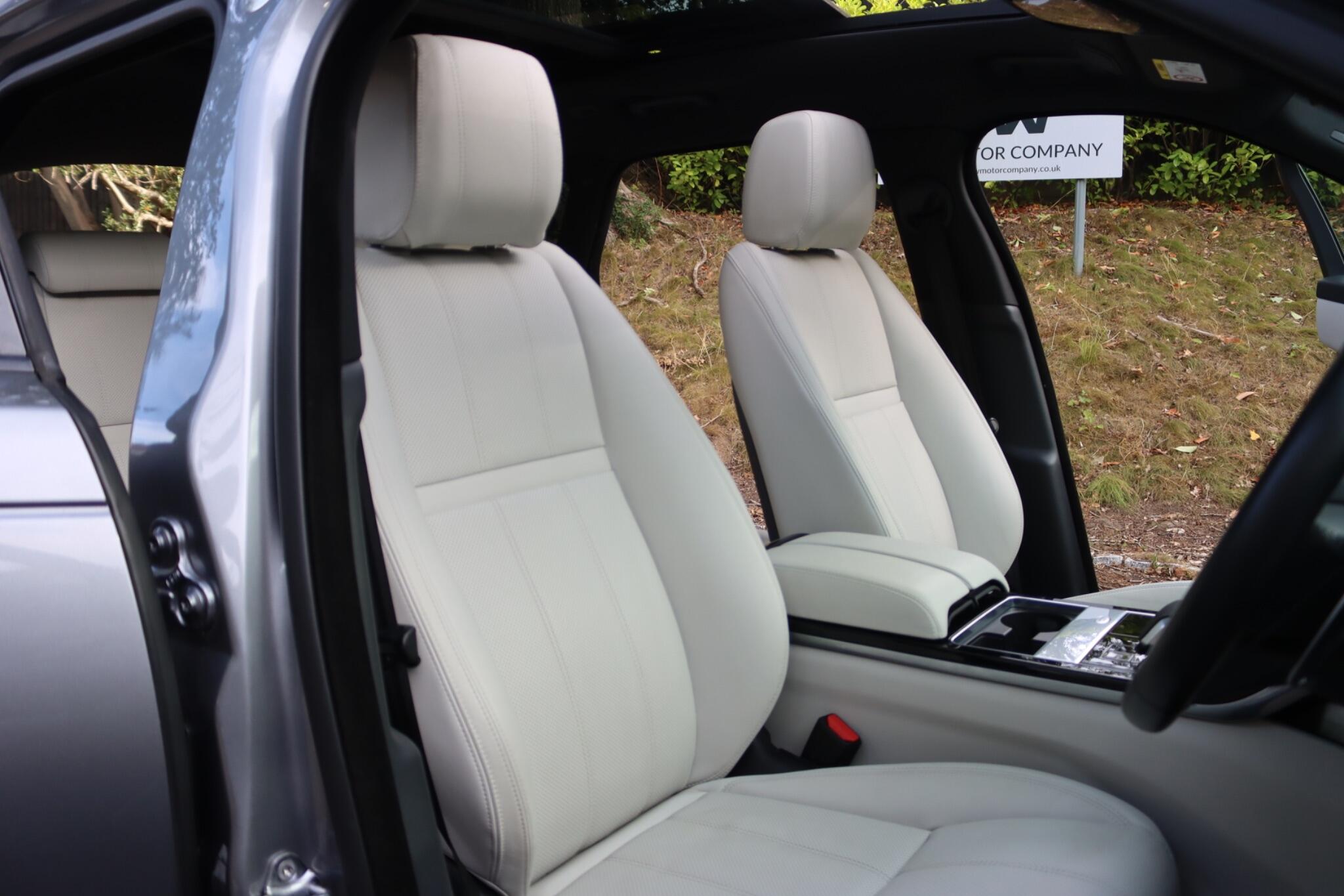 Land Rover Range Rover Velar view 43