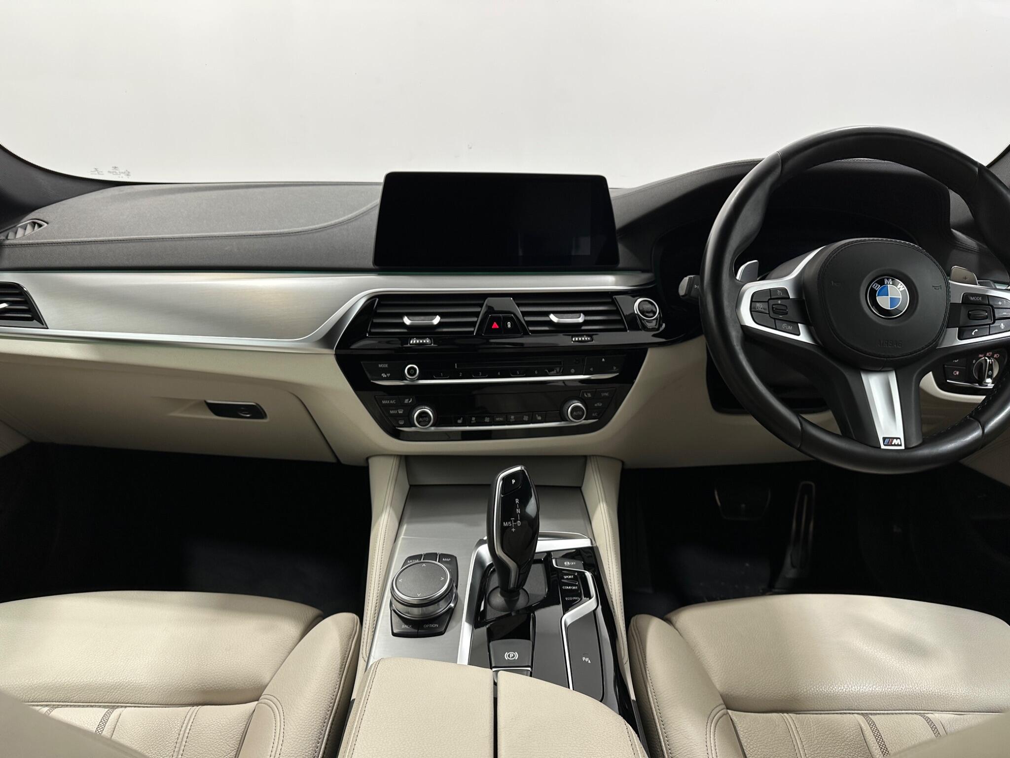 BMW 5 Series view 20