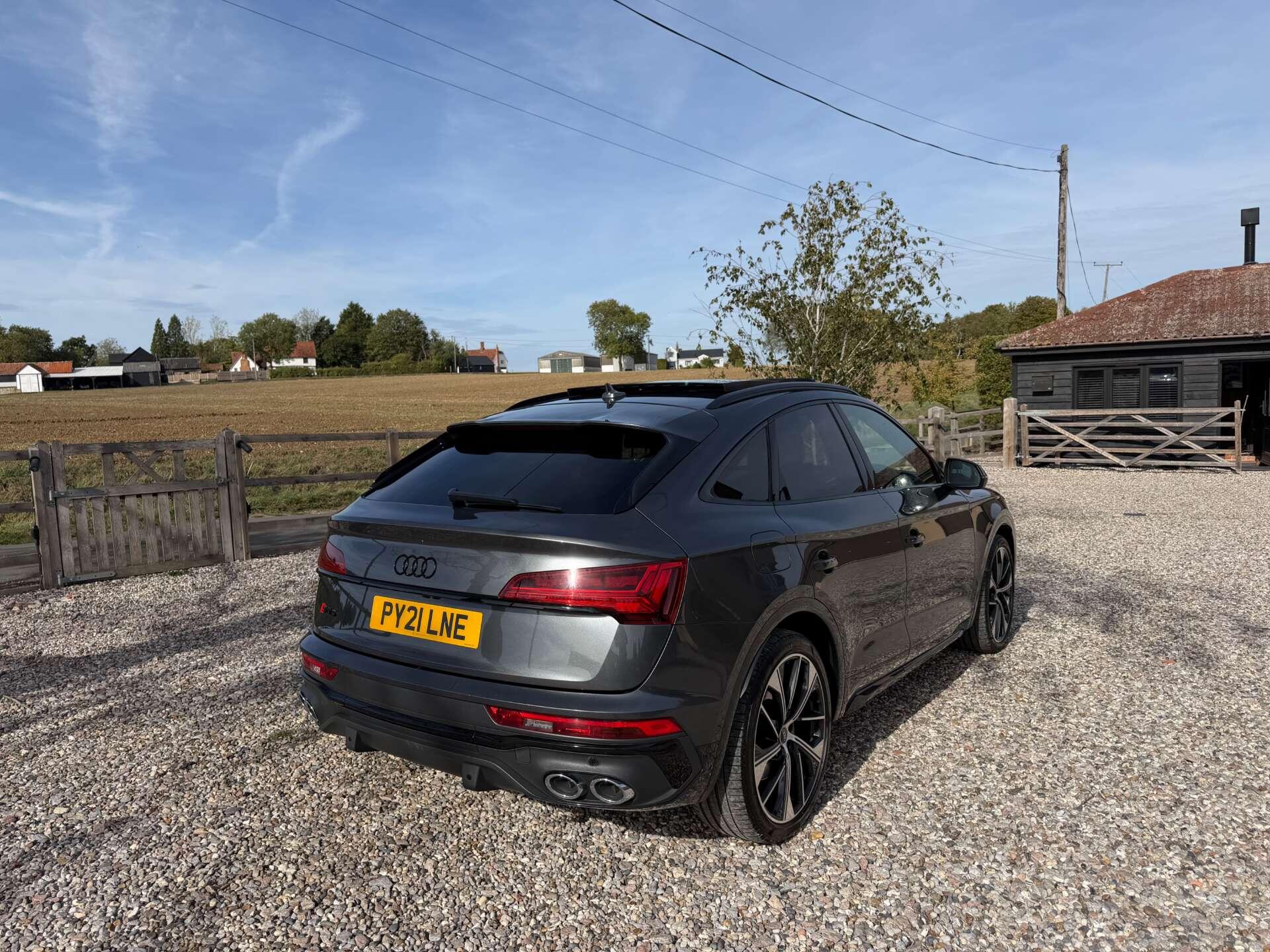 Audi SQ5 view 4