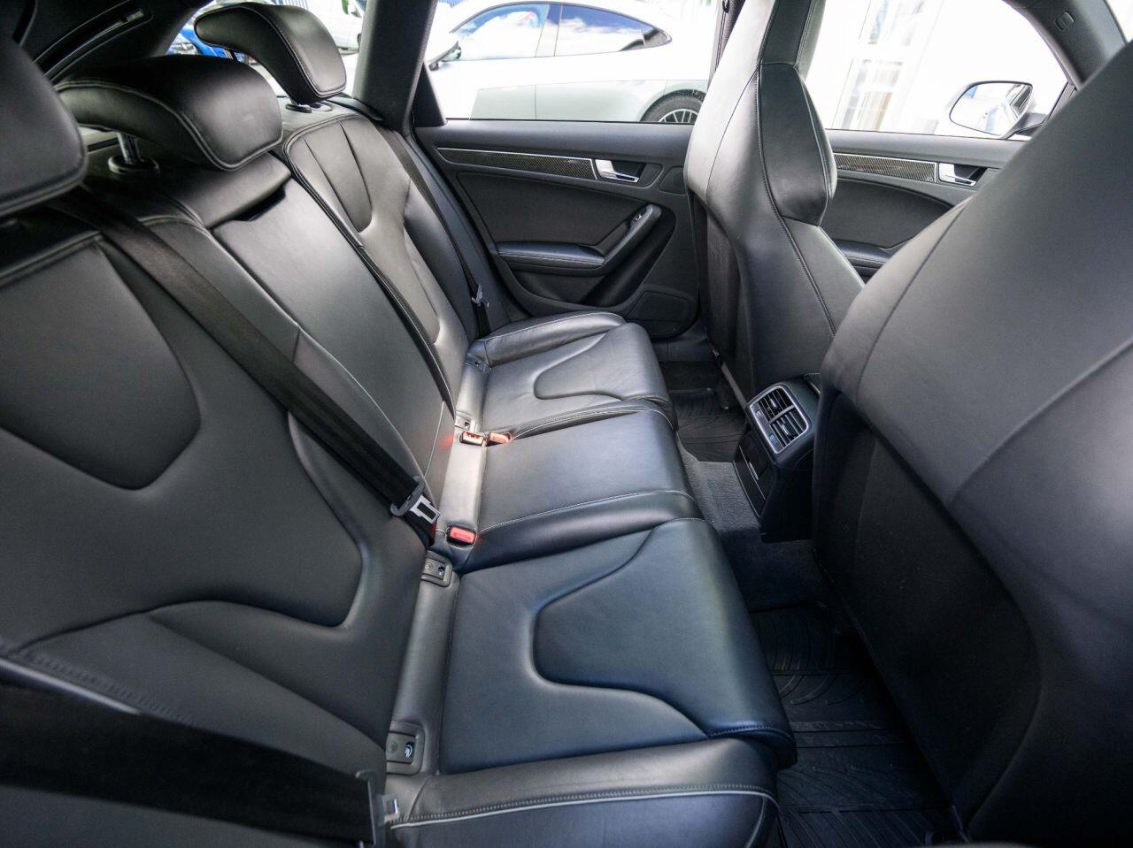 Audi RS4 view 37