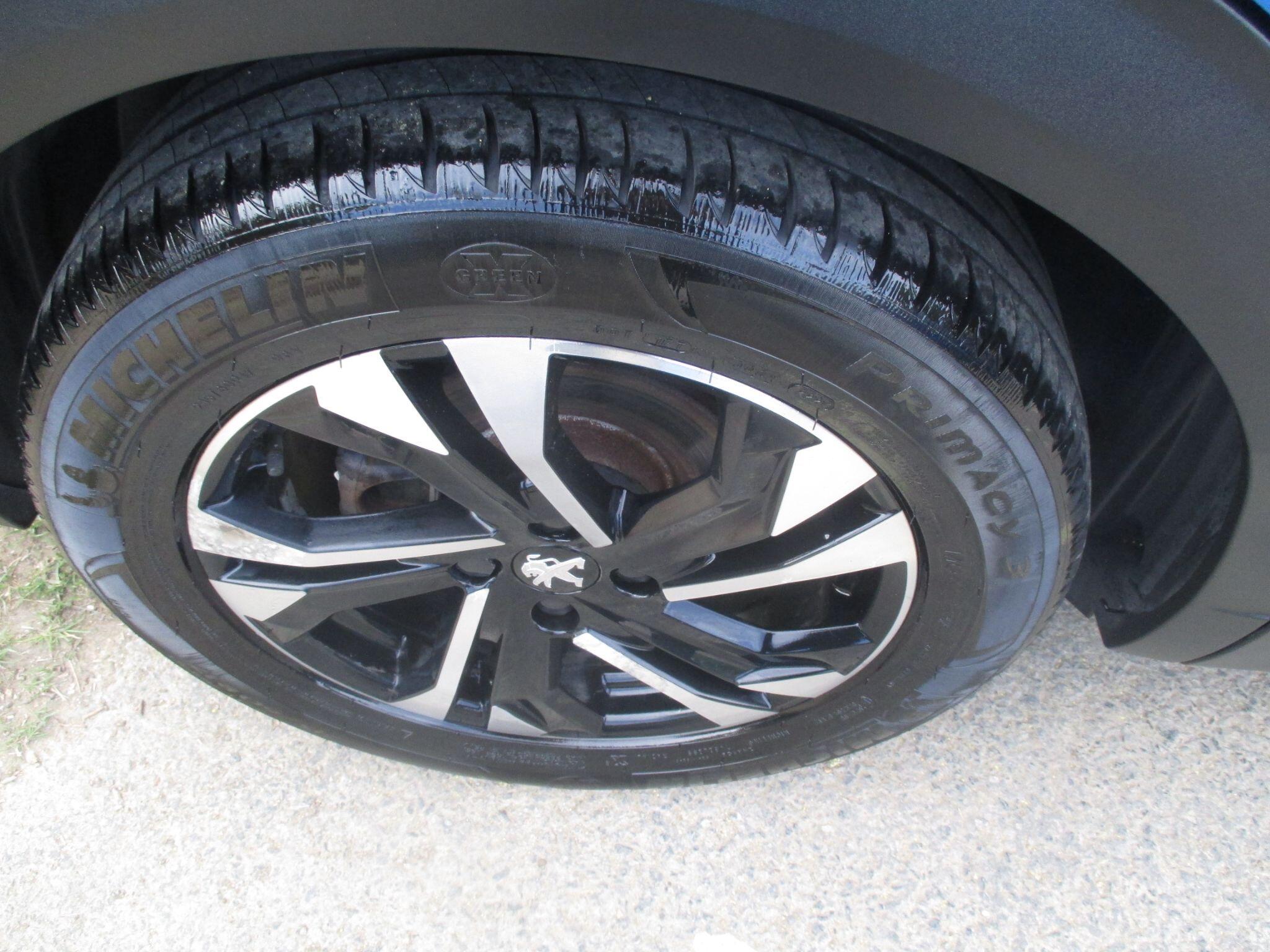 Peugeot E-2008 view 28