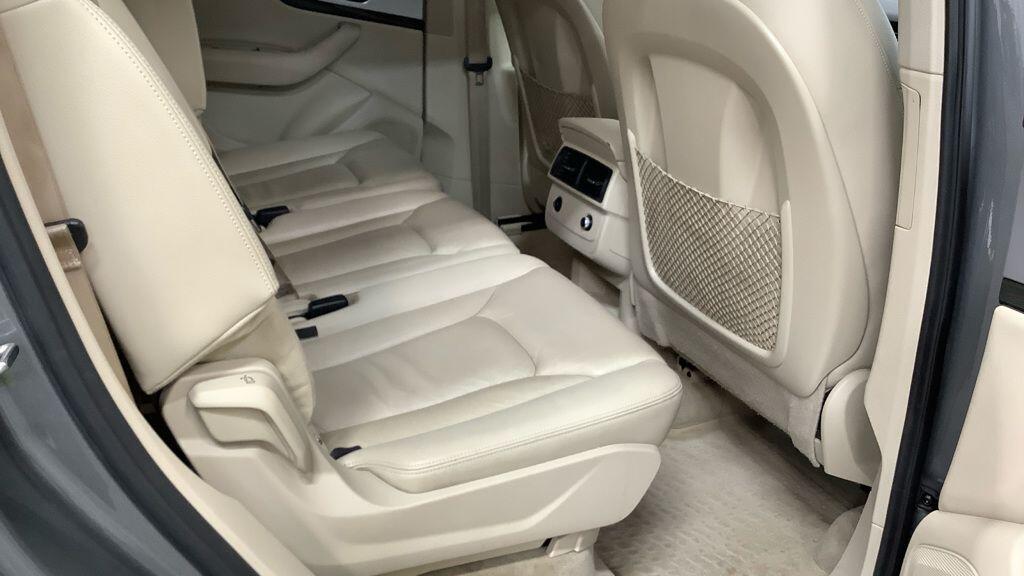 Audi Q7 view 4