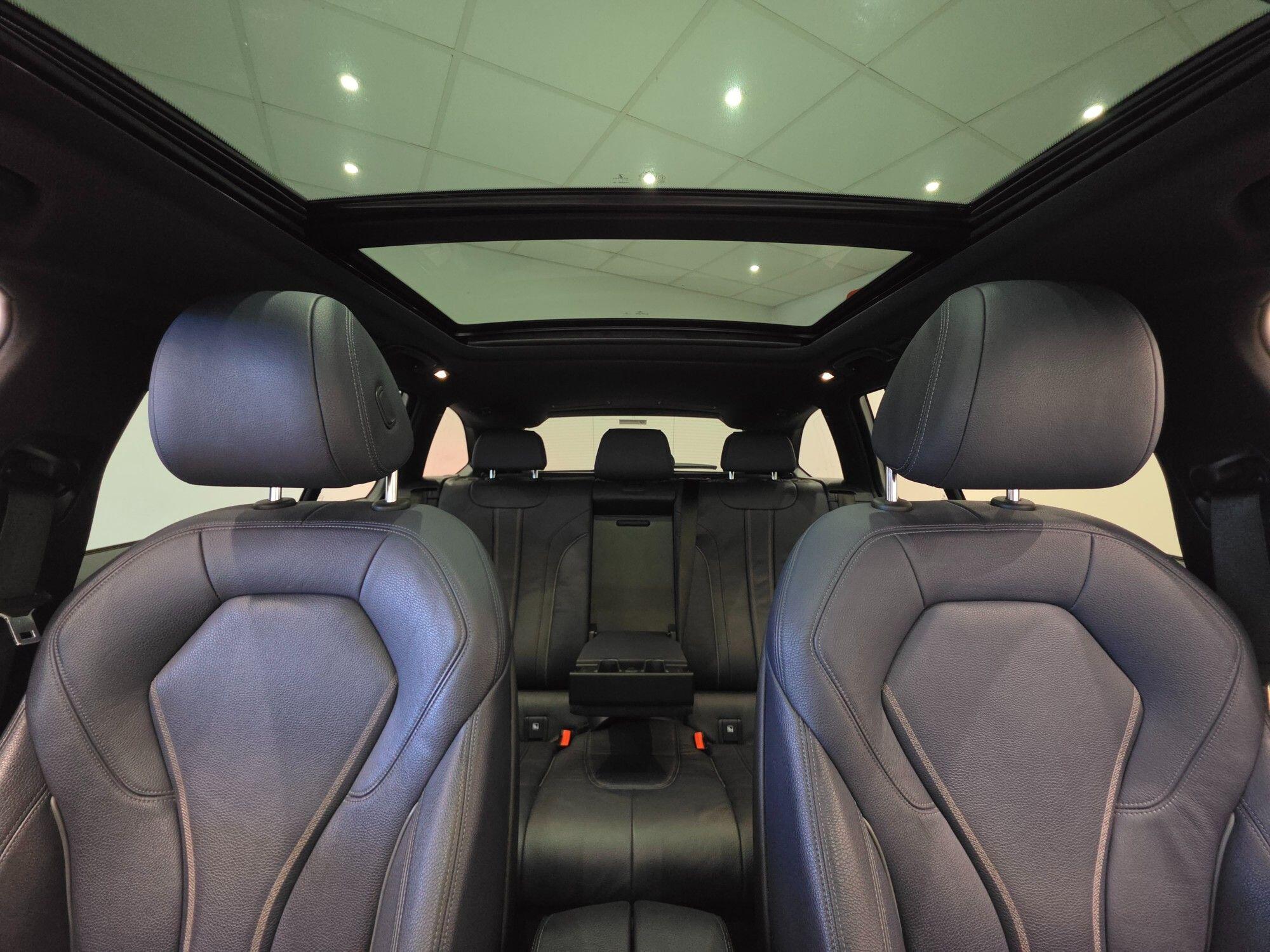 BMW 5 Series view 19