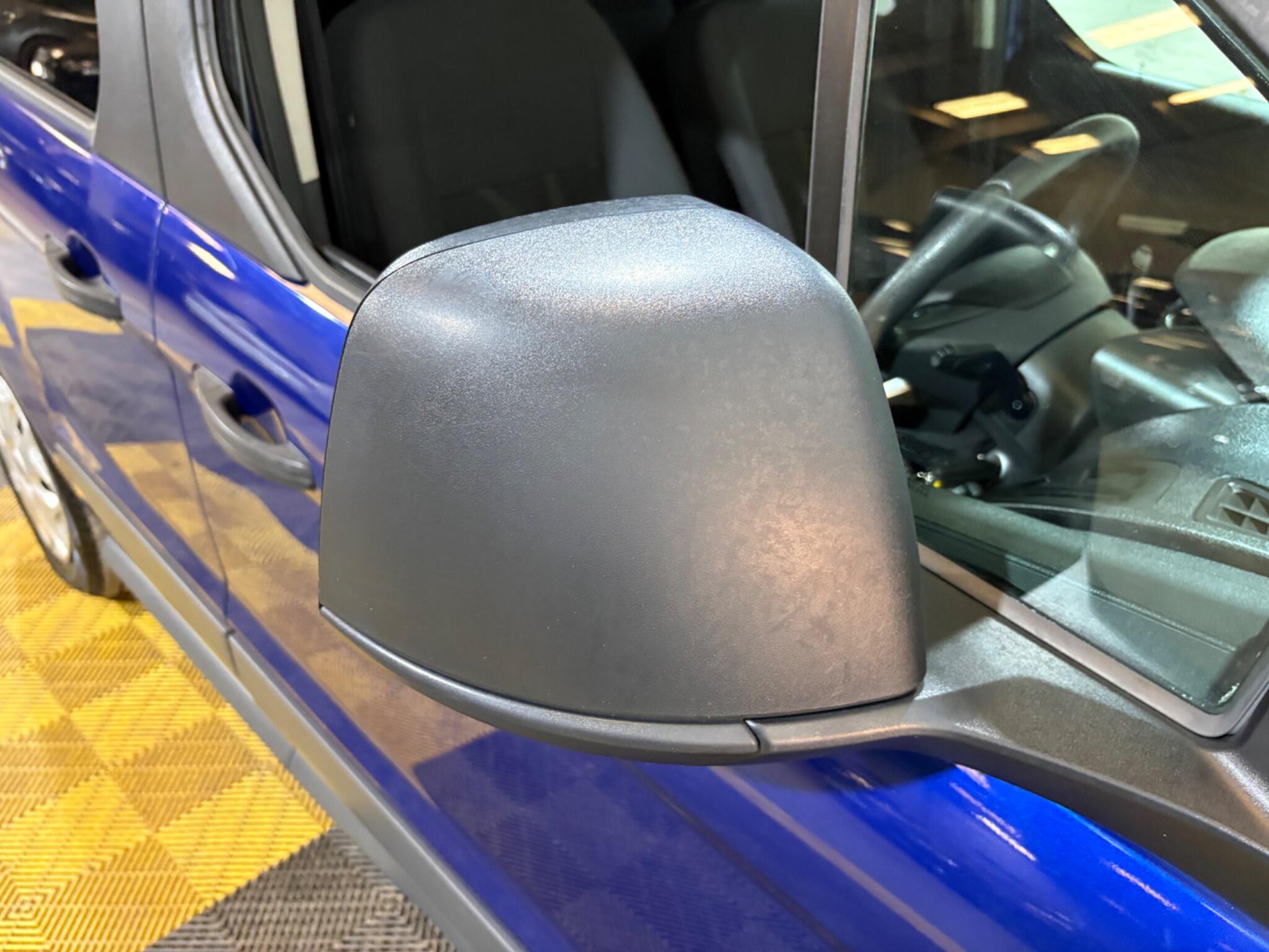 Ford Tourneo Connect view 43