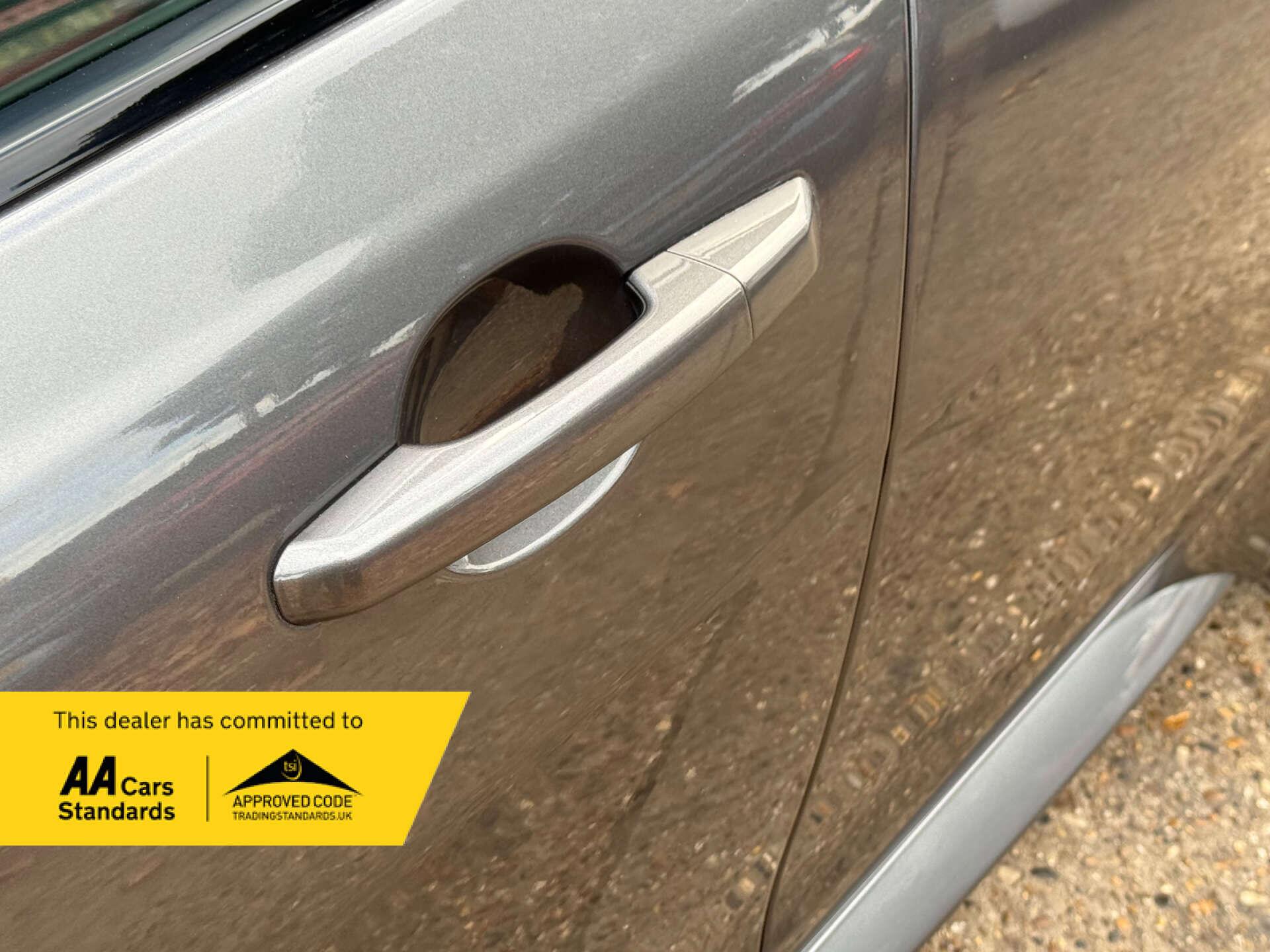Jaguar Xe view 15
