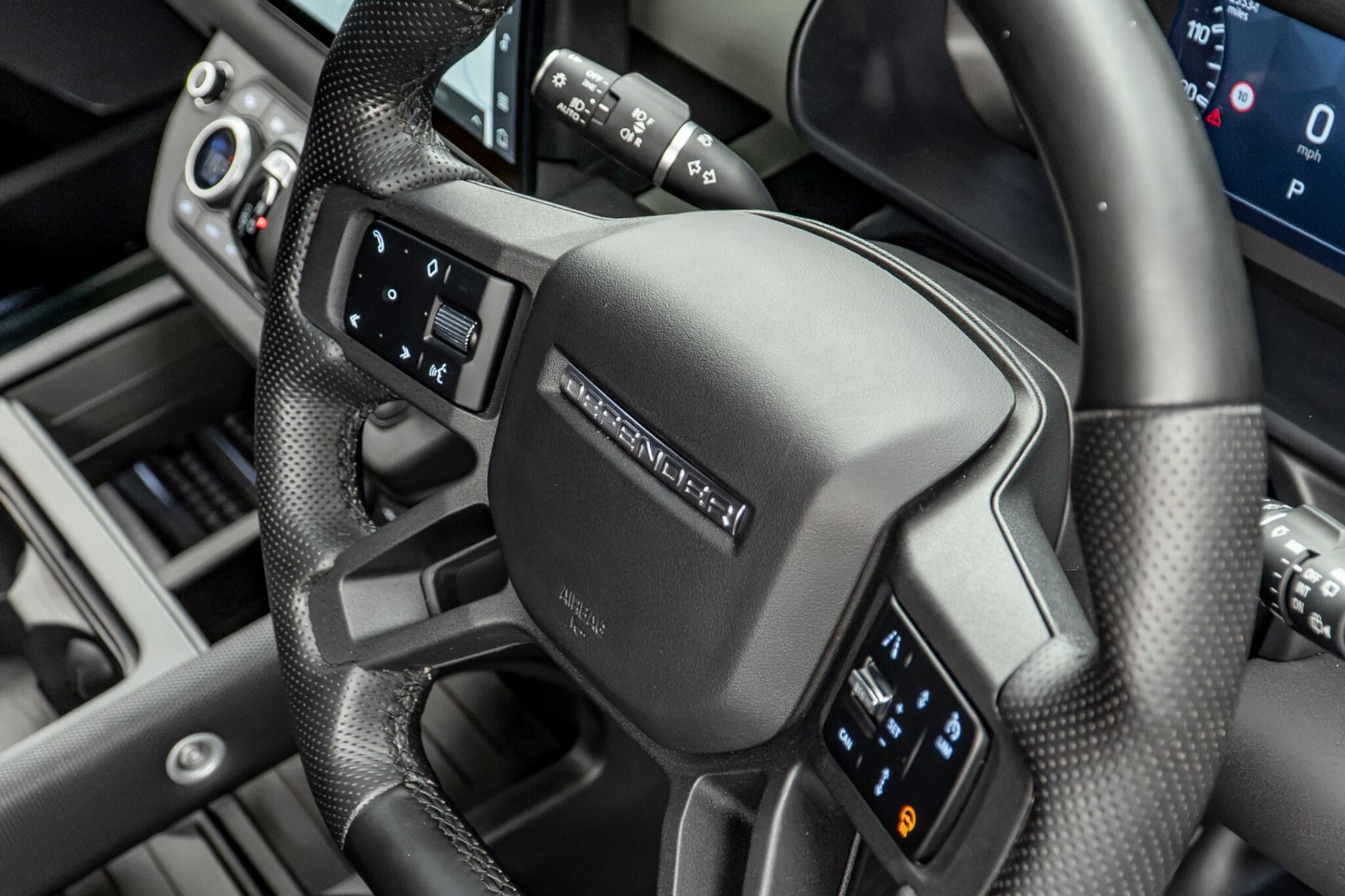 Land Rover Defender view 35