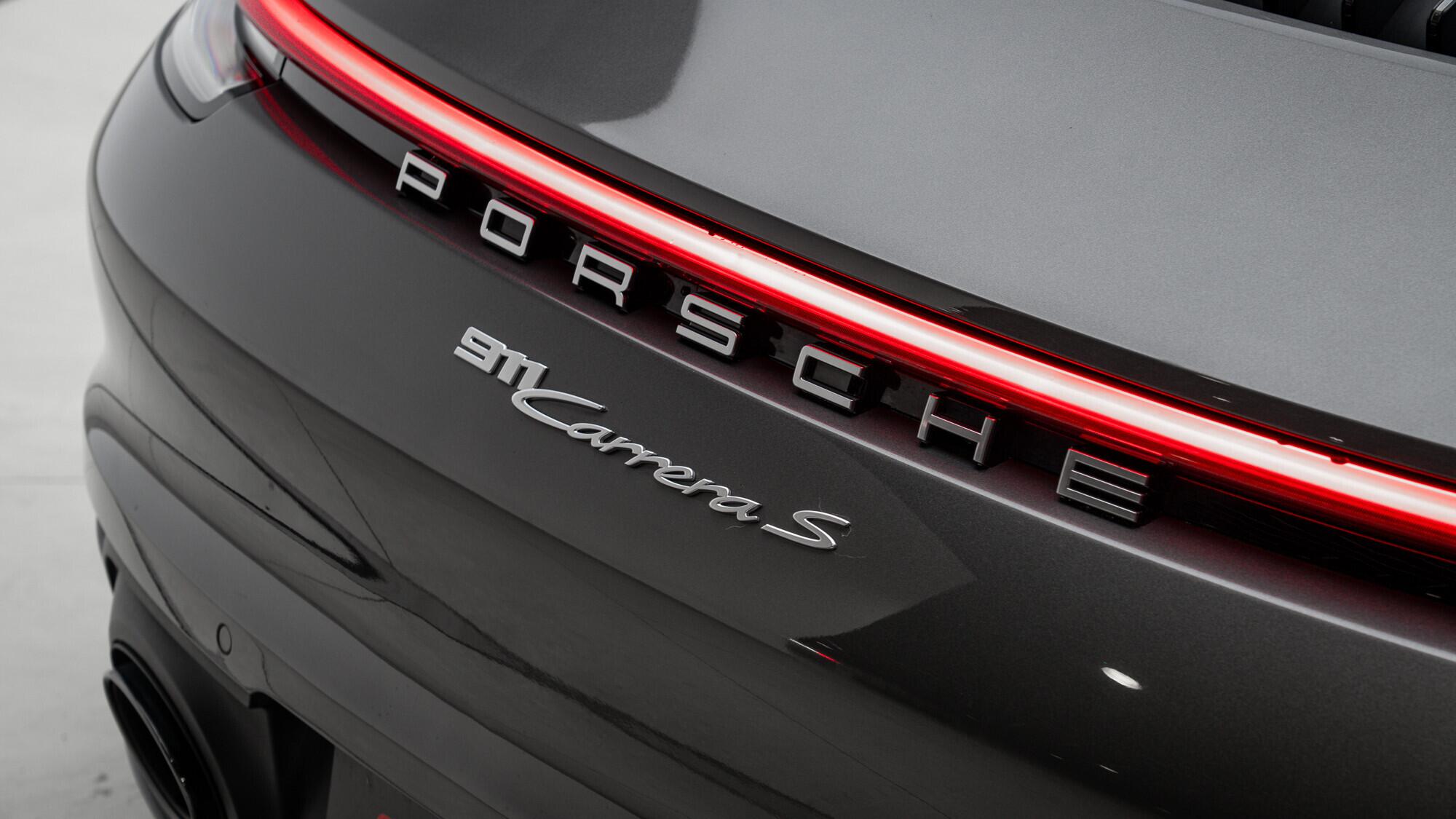 Porsche 911 view 17
