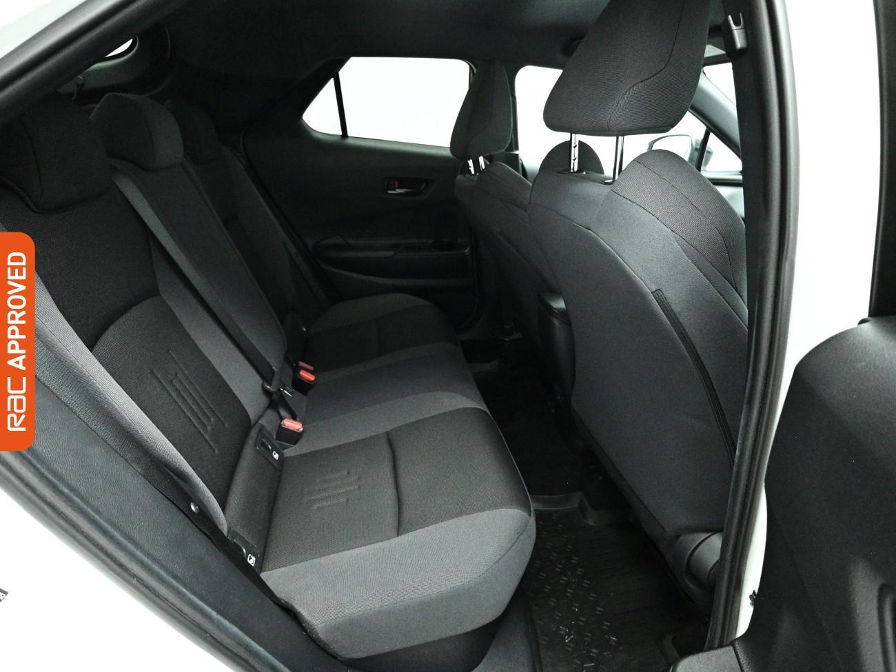Toyota C-HR view 12