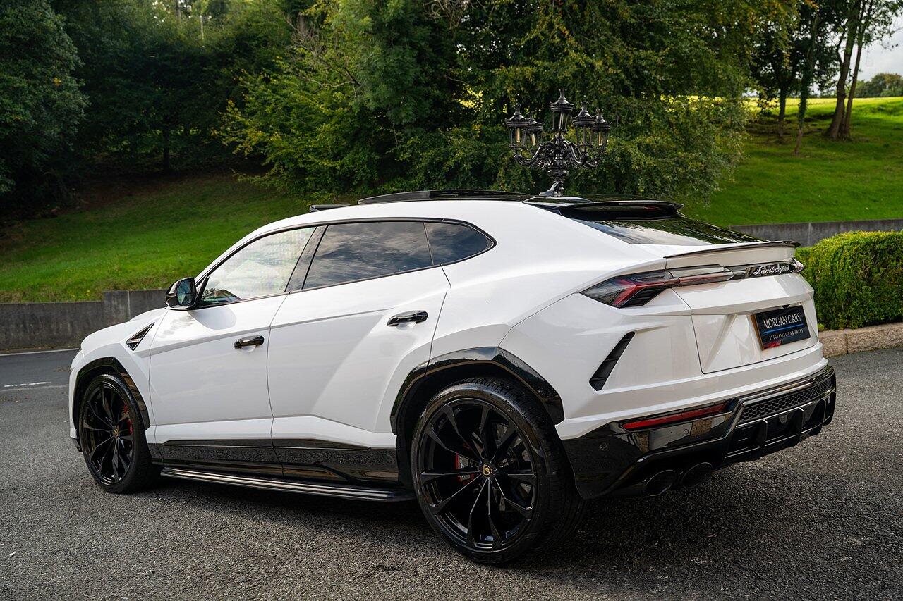 Lamborghini Urus view 101