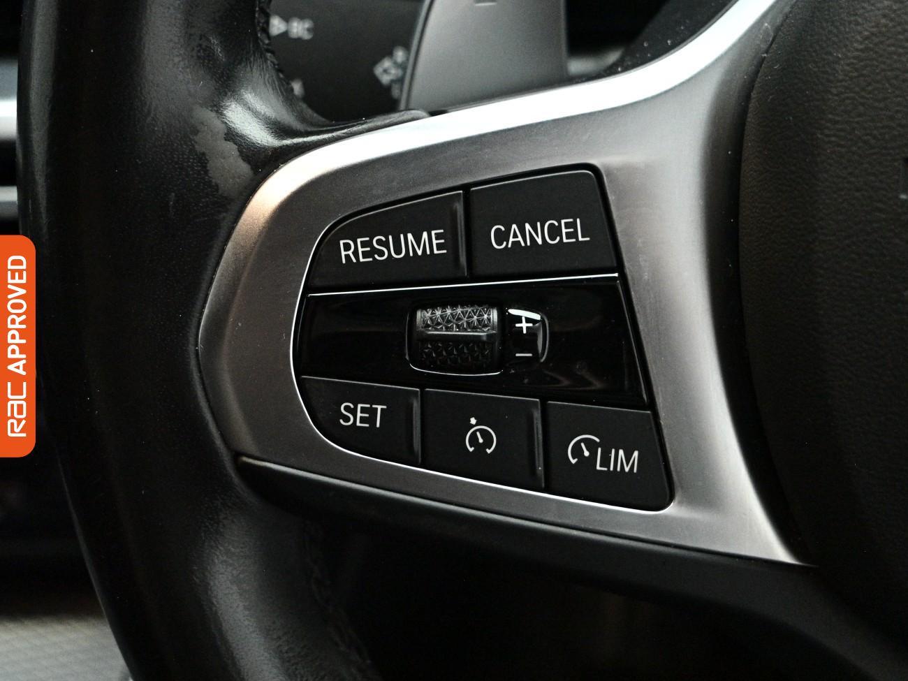 BMW 3 Series view 22