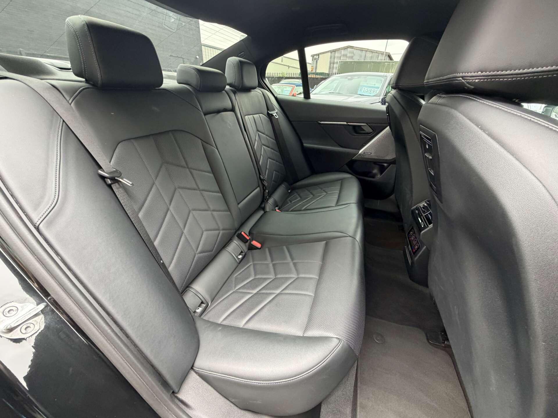 BMW 5 Series view 20