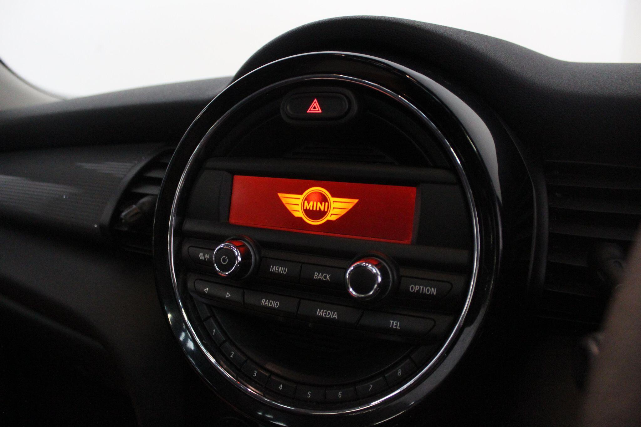 Mini Hatch view 32