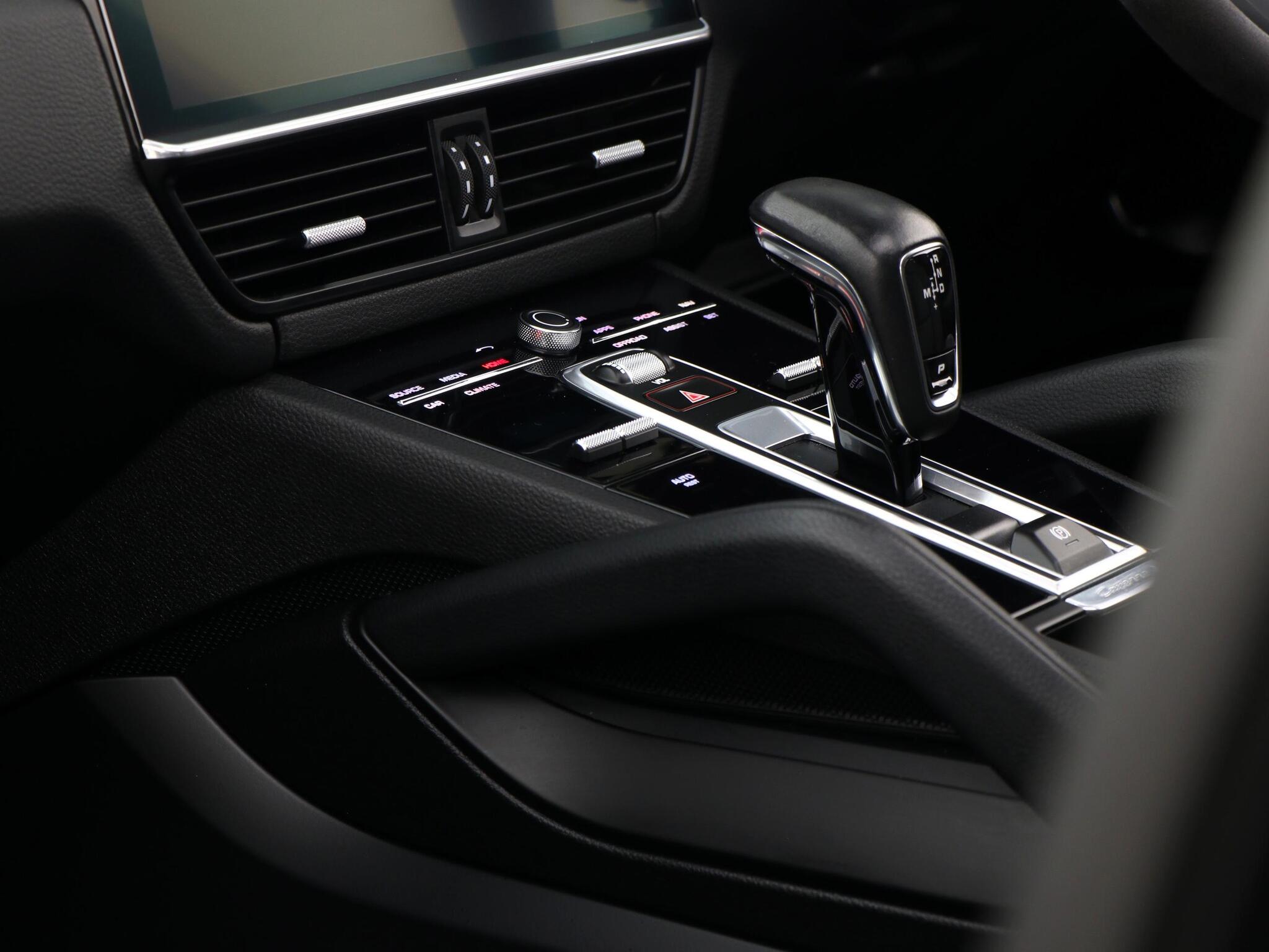 Porsche Cayenne view 35