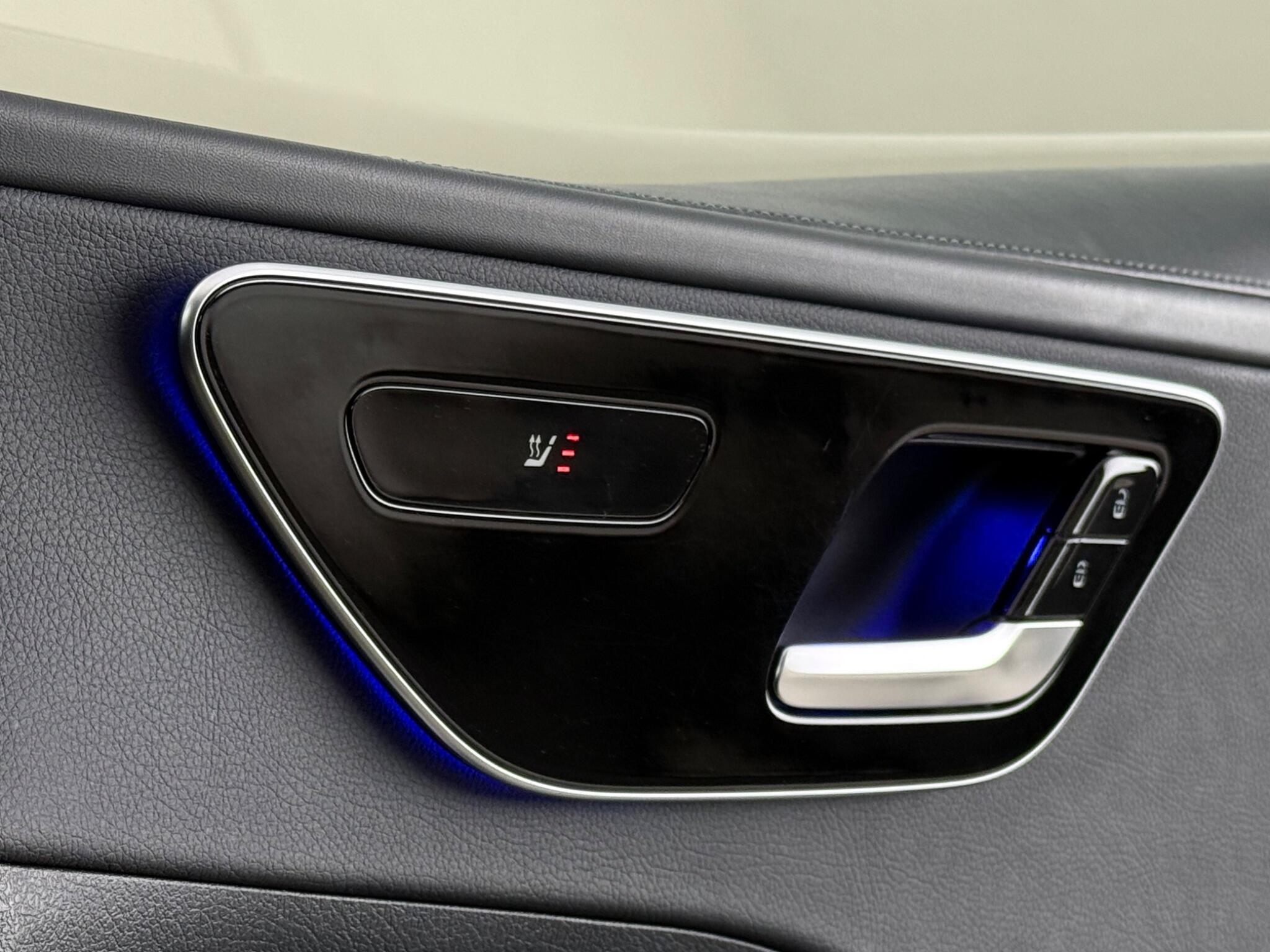 Mercedes-Benz C-Class view 27