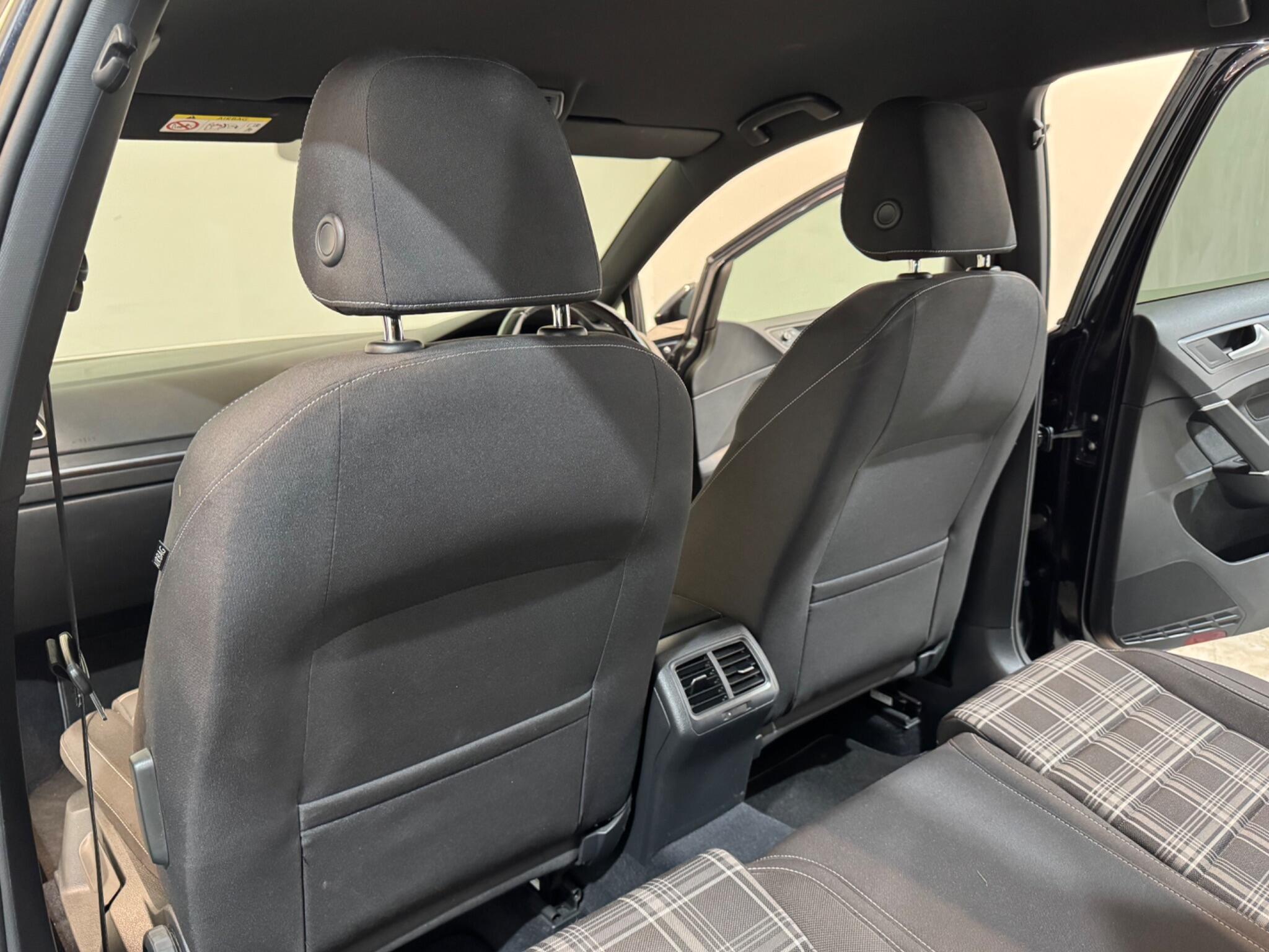 Volkswagen Golf view 49