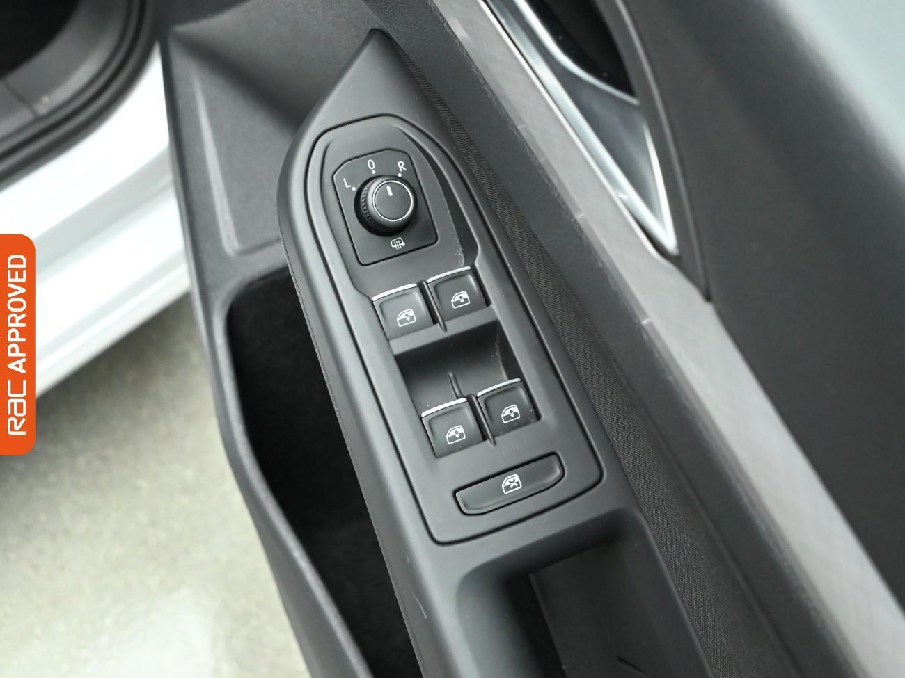 Volkswagen Golf view 23