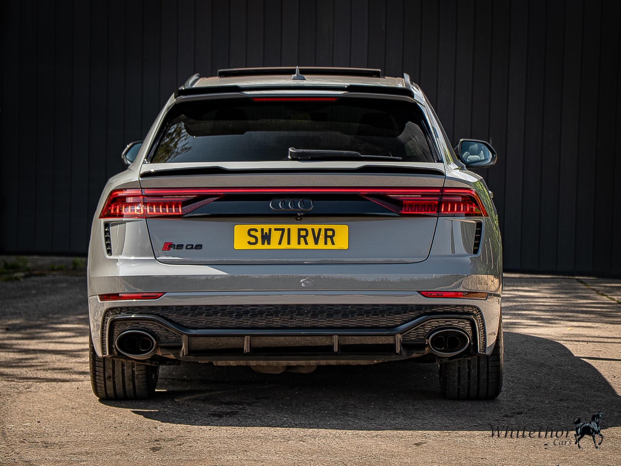 Audi RS Q8 view 5