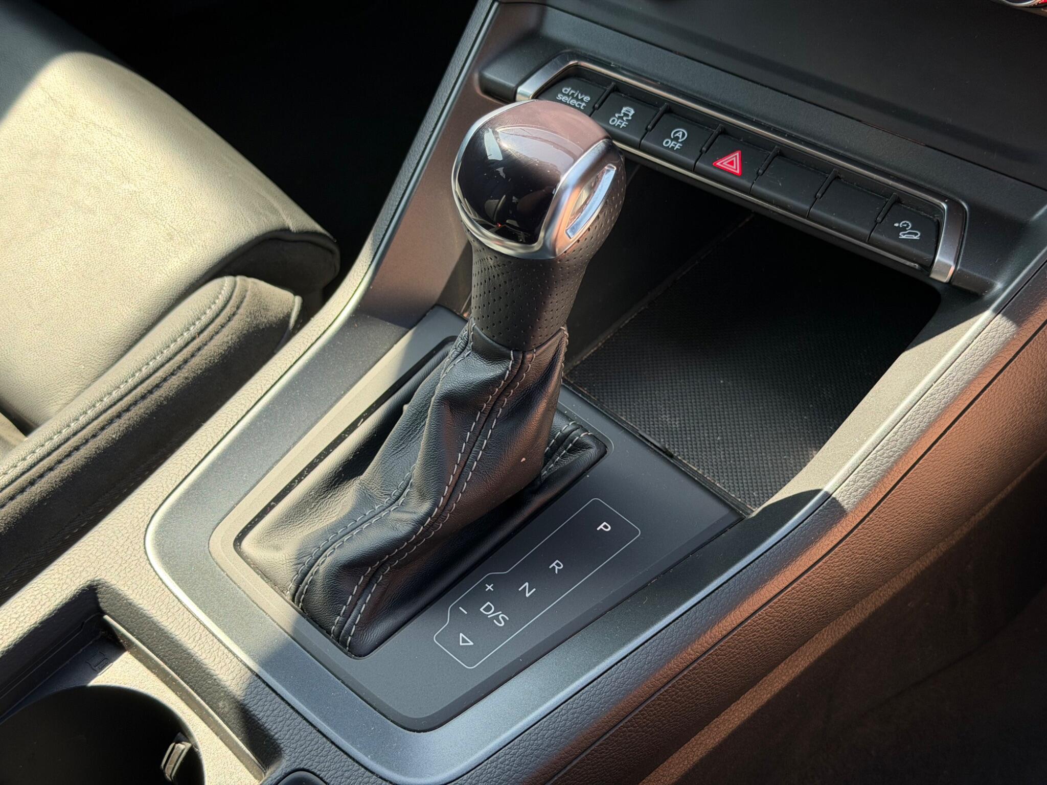 Audi Audi Q3 view 14