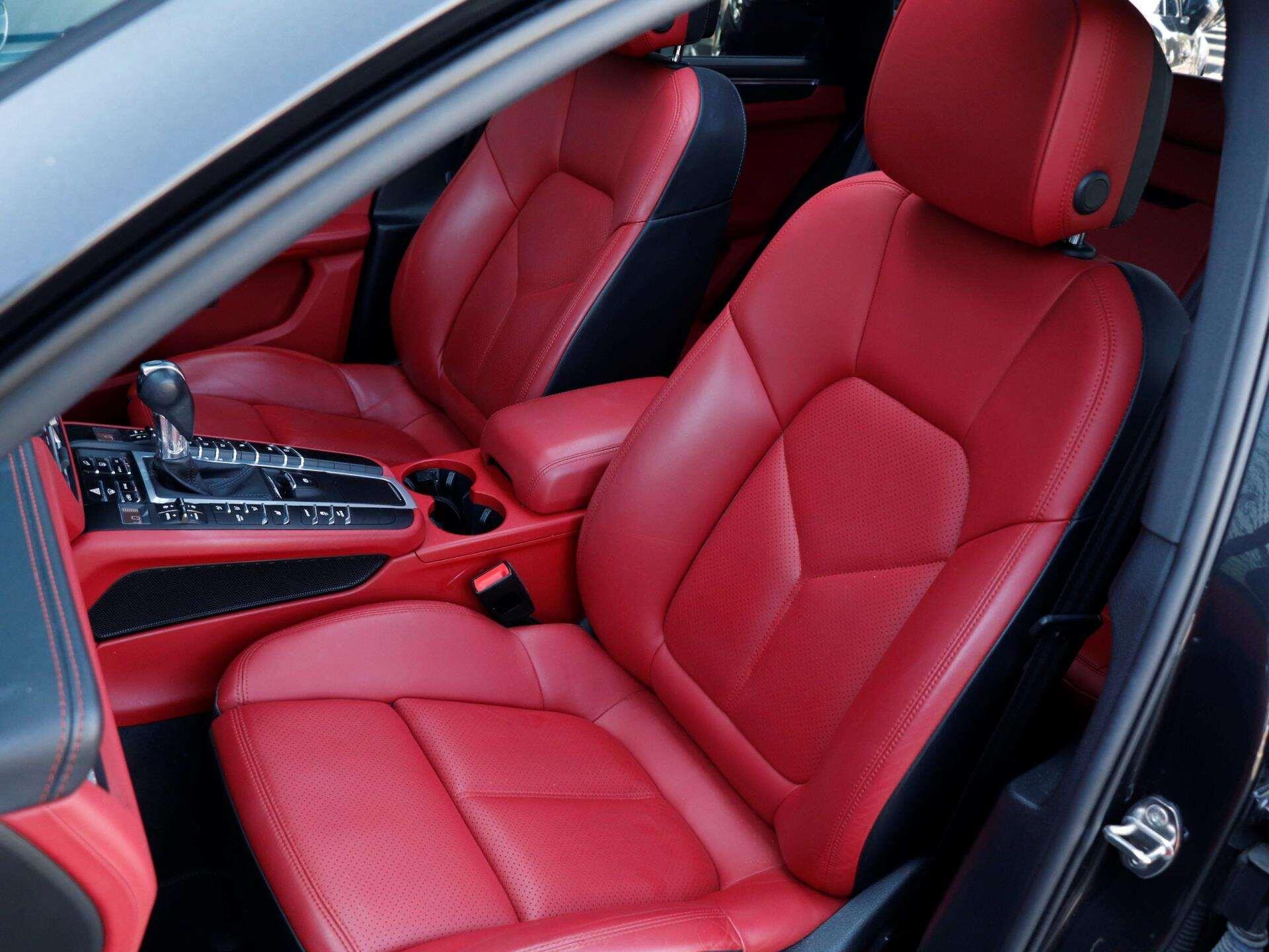 Porsche Macan view 23